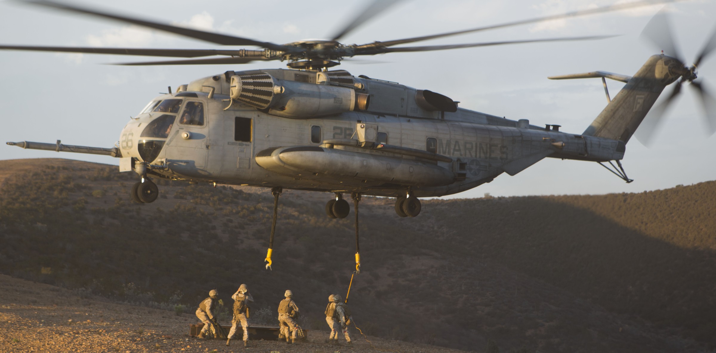 hmh-462 heavy haulers ch-53e super stallion marine heavy helicopter squadron 60