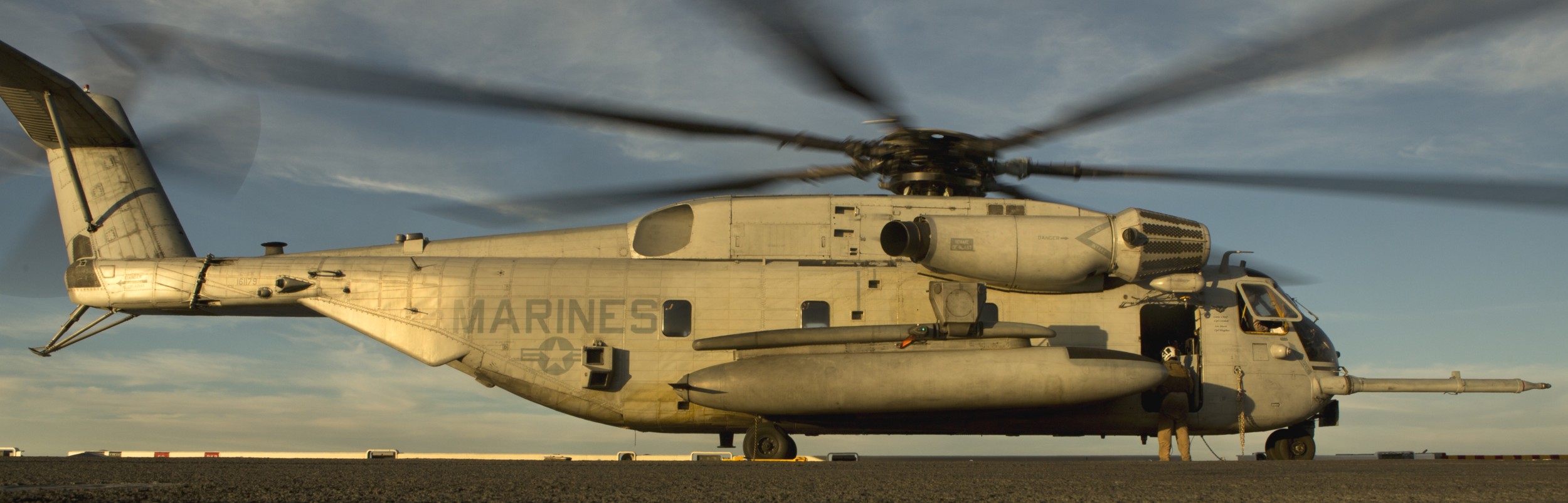 hmh-462 heavy haulers ch-53e super stallion marine heavy helicopter squadron 62