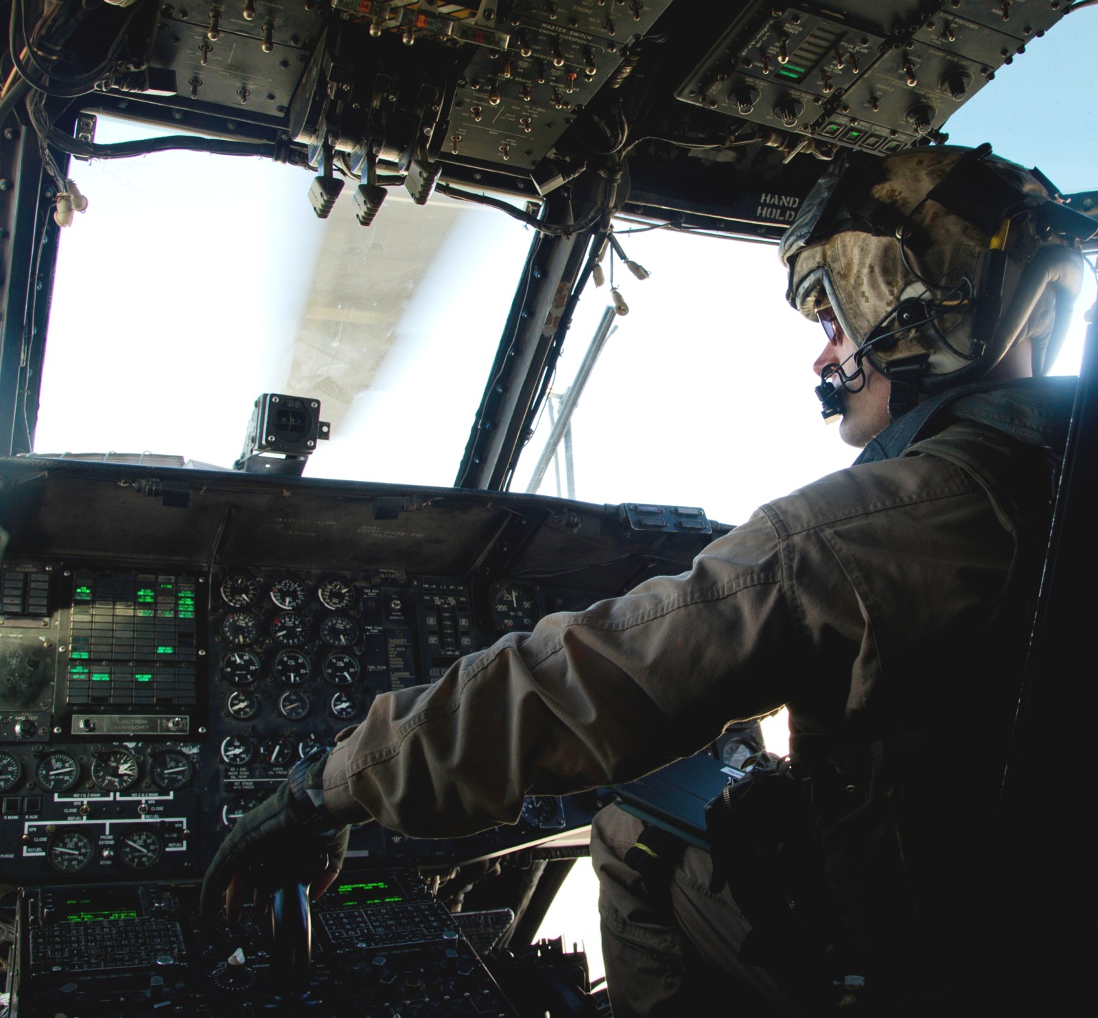 hmh-462 heavy haulers ch-53e super stallion marine heavy helicopter squadron cockpit 65