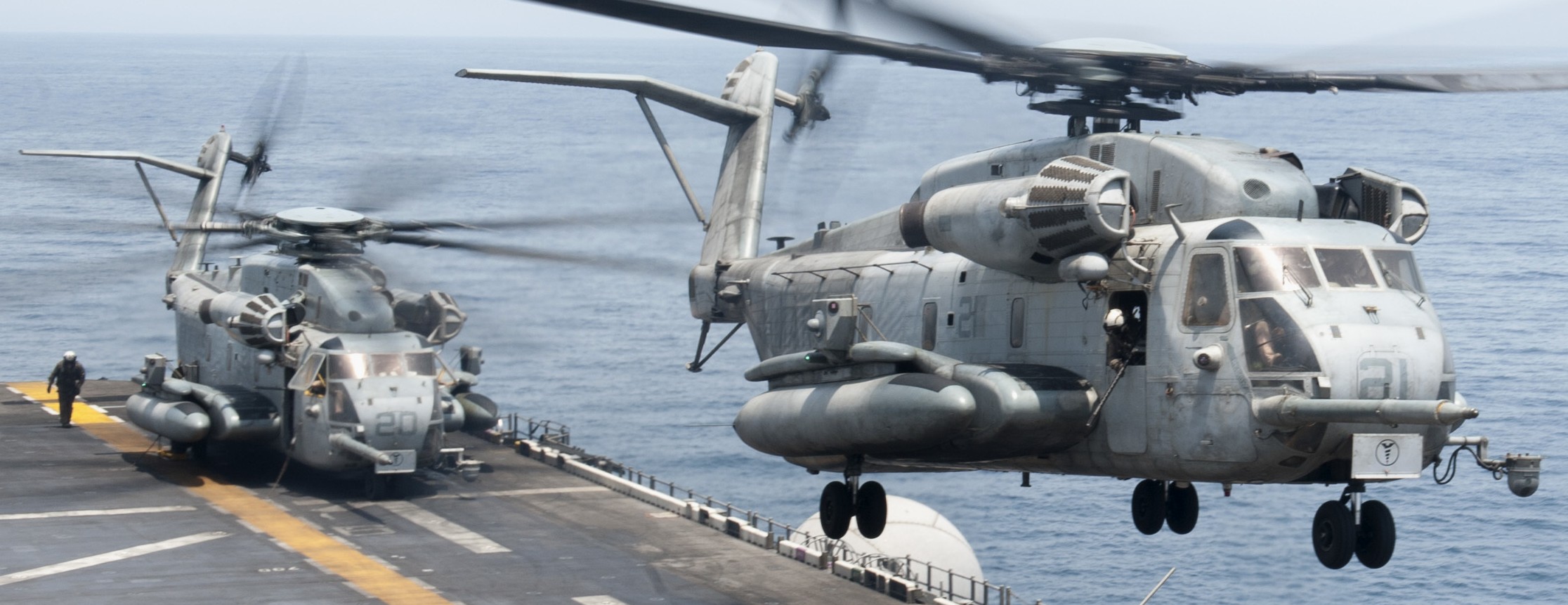 hmh-462 heavy haulers ch-53e super stallion marine heavy helicopter squadron lha-6 uss america 86