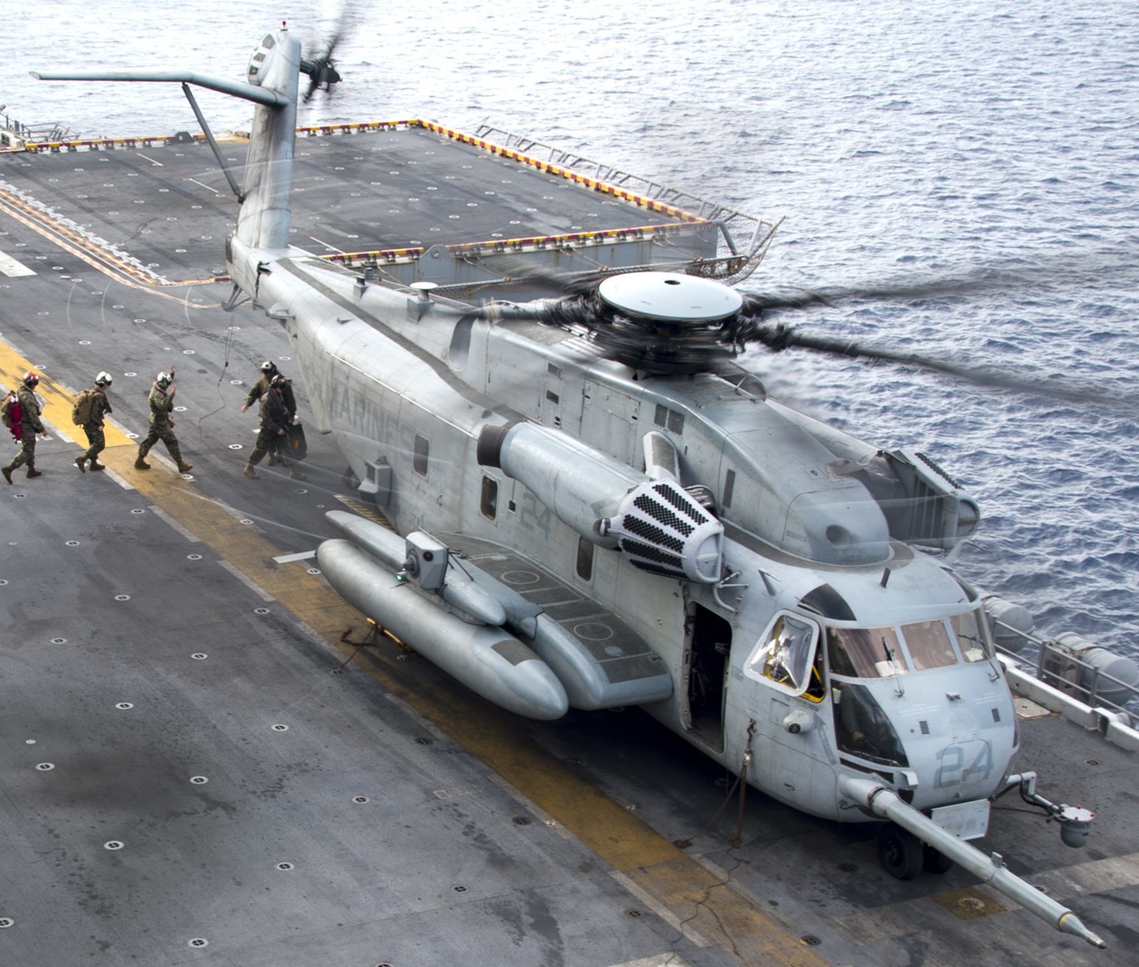 hmh-462 heavy haulers ch-53e super stallion marine heavy helicopter squadron 88