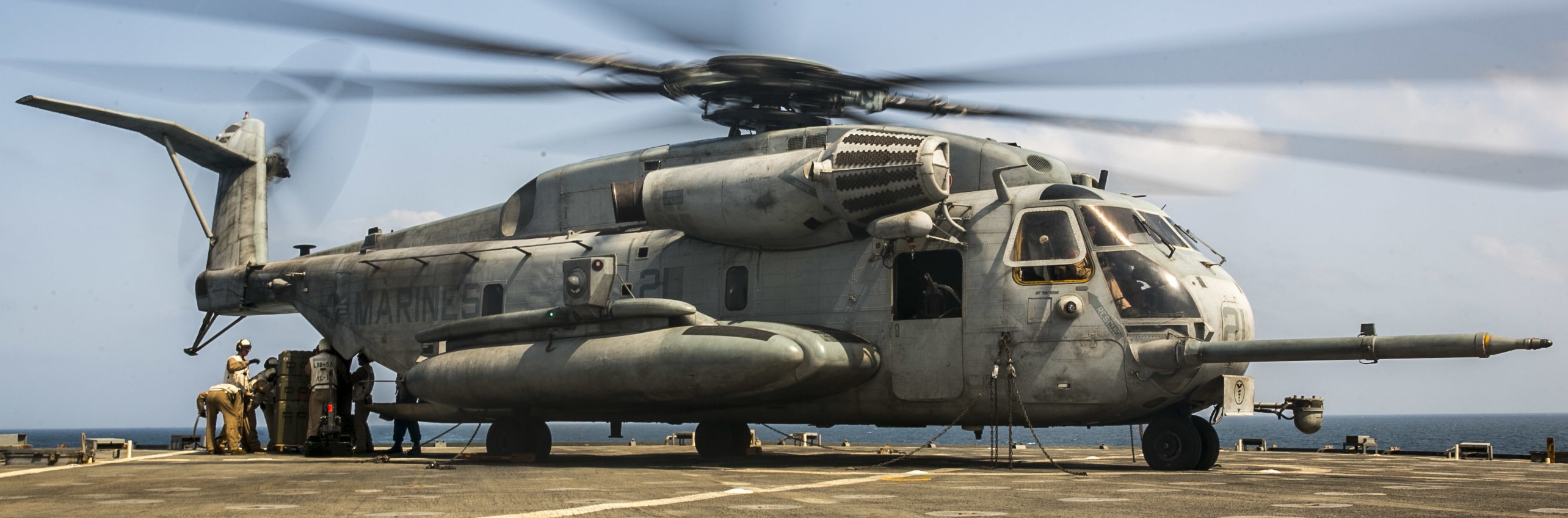 hmh-462 heavy haulers ch-53e super stallion marine heavy helicopter squadron lsd-52 uss pearl harbor 90