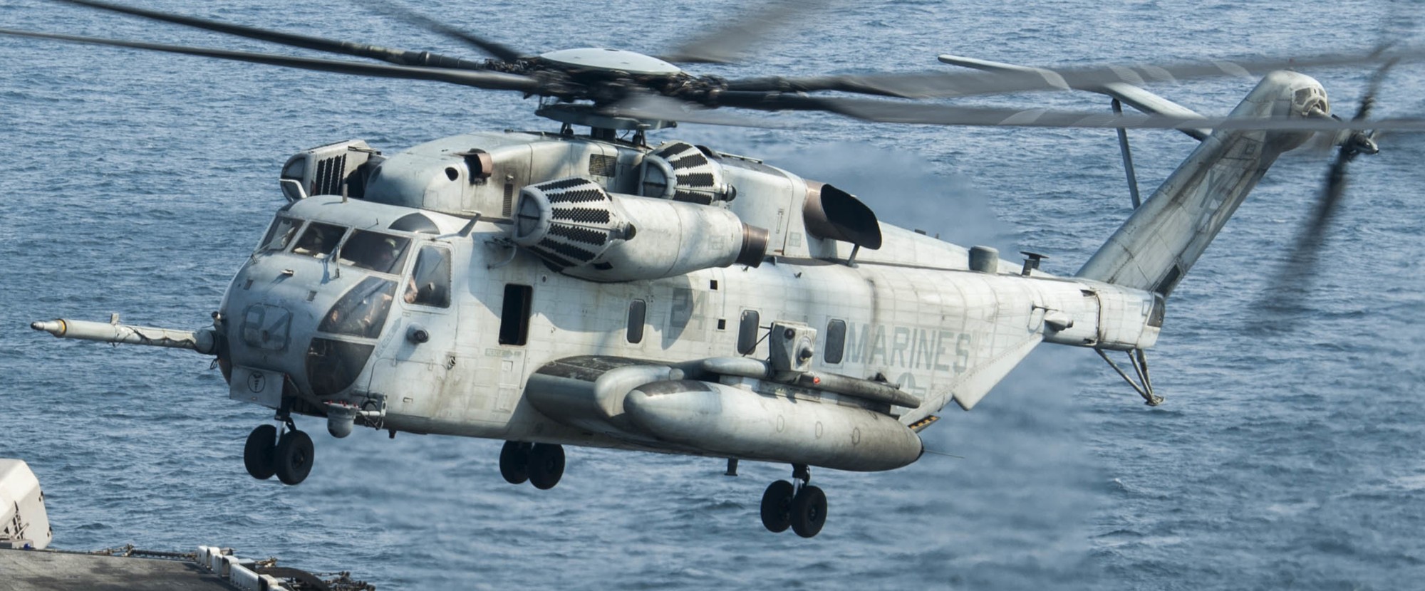 hmh-462 heavy haulers ch-53e super stallion marine heavy helicopter squadron lha-6 uss america 93