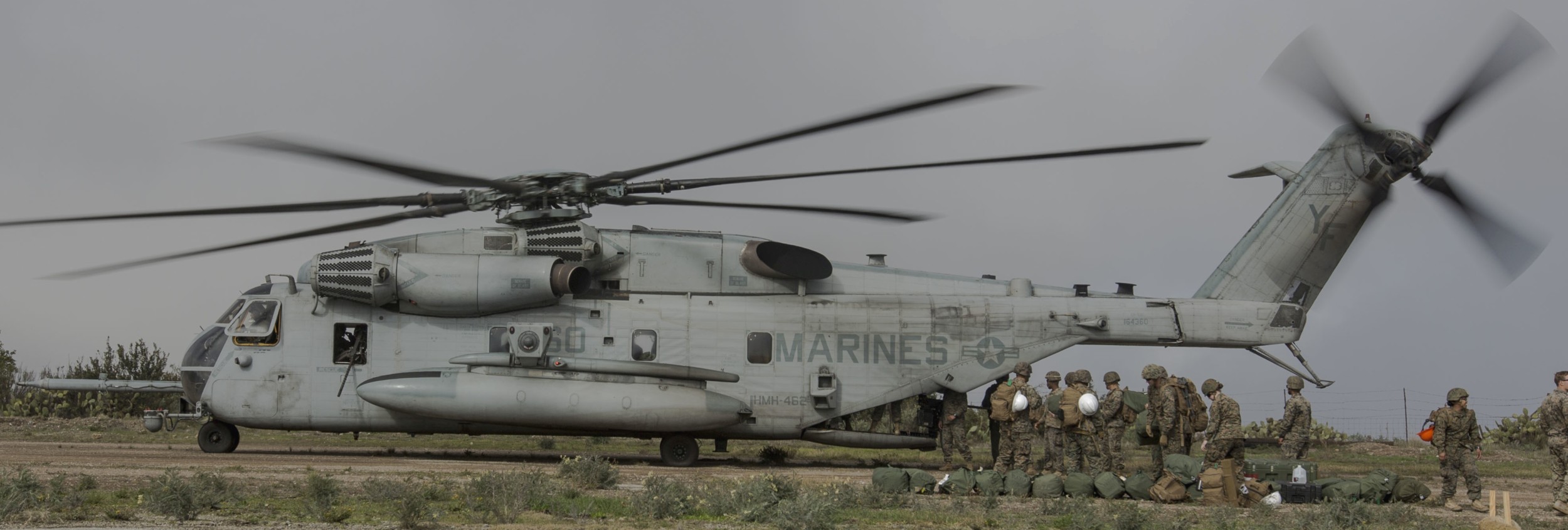 hmh-462 heavy haulers ch-53e super stallion marine heavy helicopter squadron santa catalina island california 97