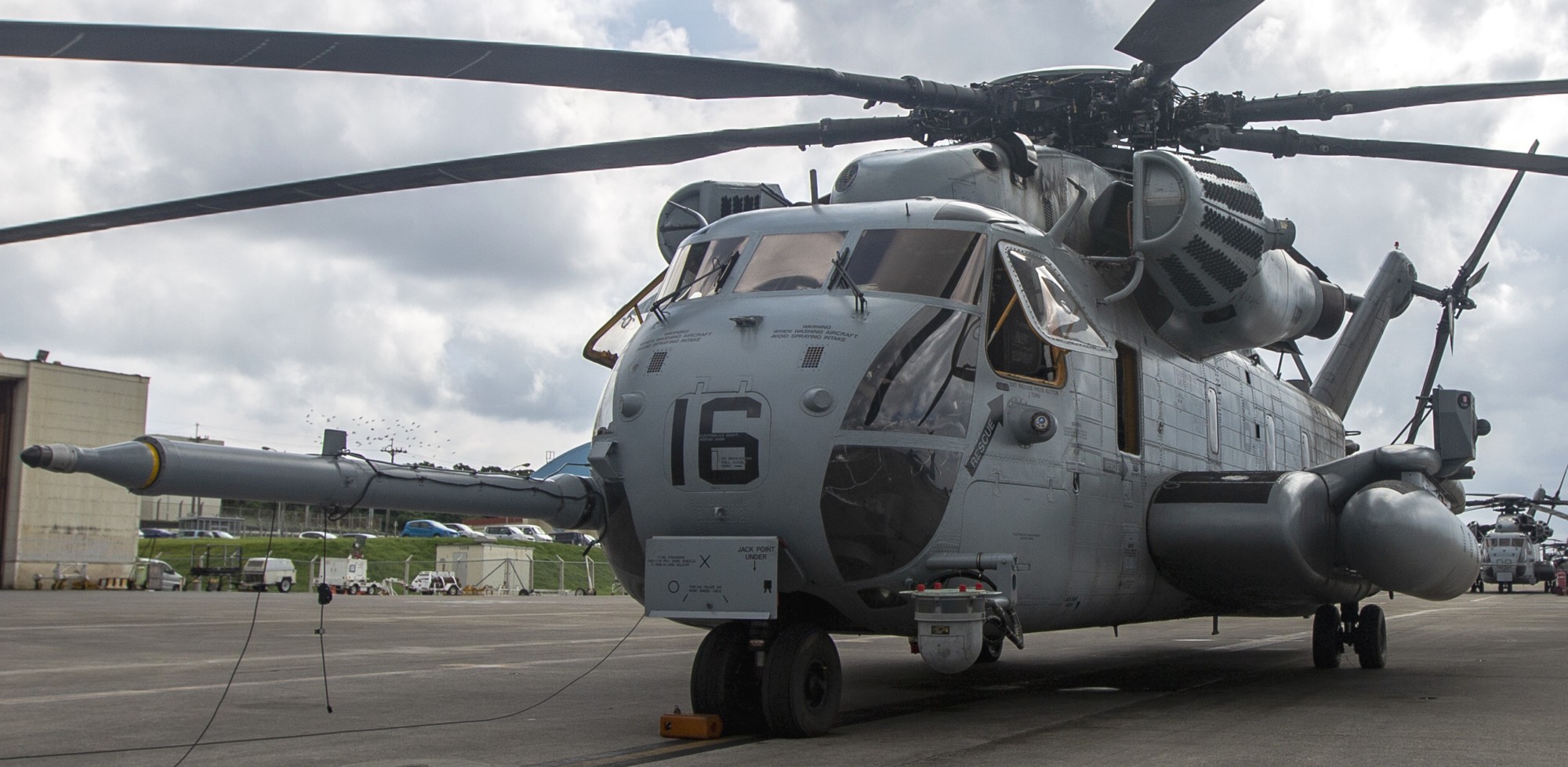 hmh-462 heavy haulers ch-53e super stallion marine heavy helicopter squadron mcas futenma okinawa japan 101