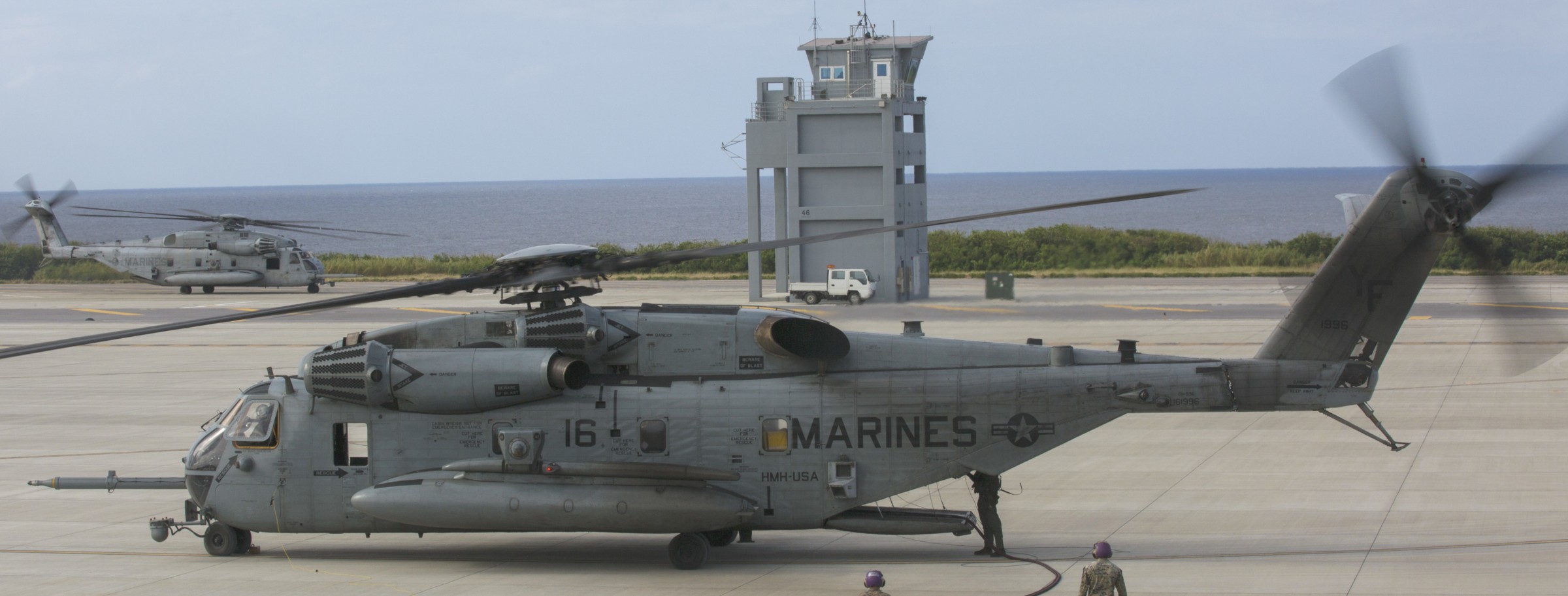 hmh-462 heavy haulers ch-53e super stallion marine heavy helicopter squadron ie shima island japan 103