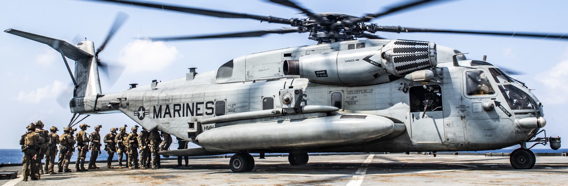 hmh-462 heavy haulers ch-53e super stallion marine heavy helicopter squadron lsd-42 uss germantown 106