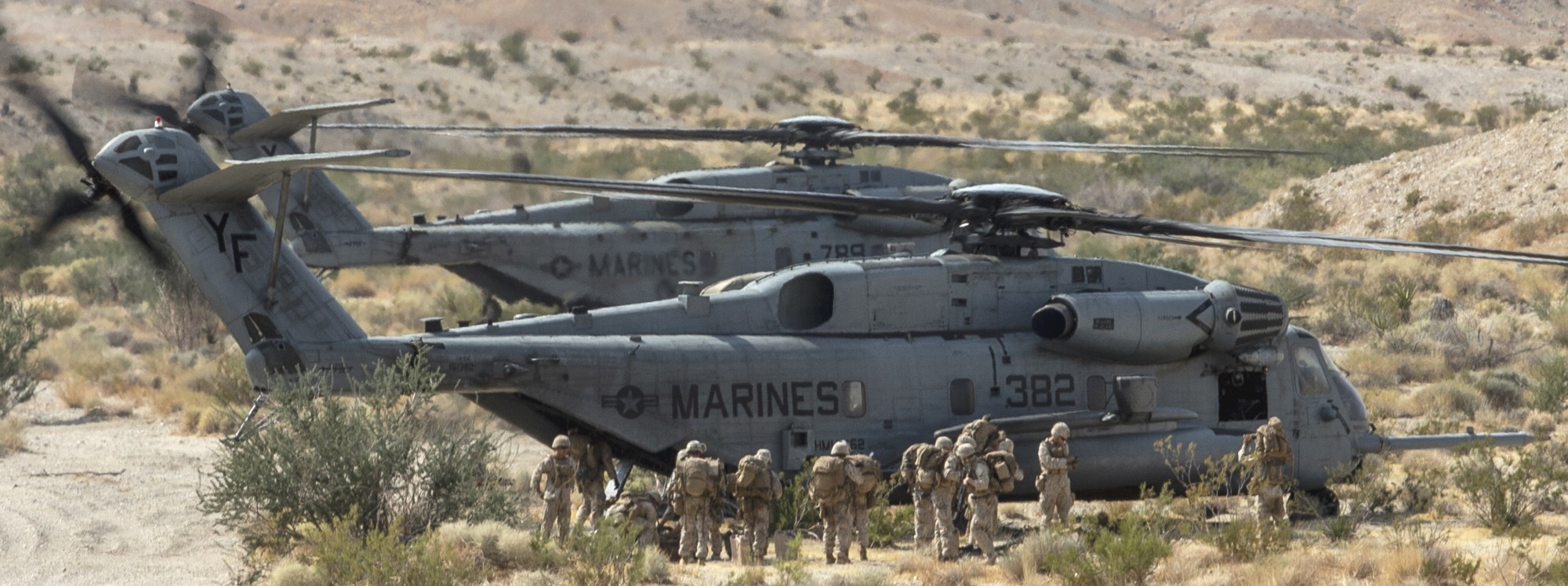 hmh-462 heavy haulers ch-53e super stallion marine heavy helicopter squadron mcagcc twentynine palms california 107