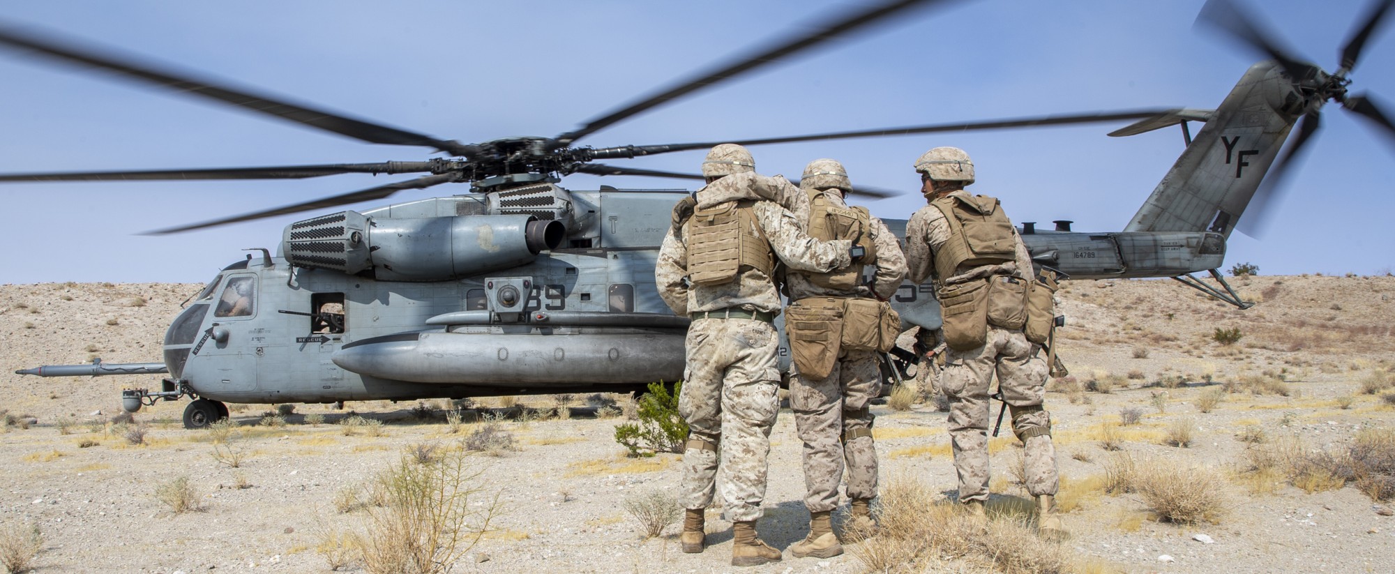 hmh-462 heavy haulers ch-53e super stallion marine heavy helicopter squadron mcagcc twentynine palms 108