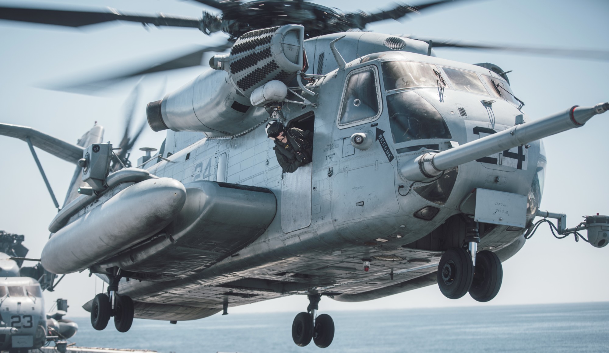 hmh-462 heavy haulers ch-53e super stallion marine heavy helicopter squadron 118