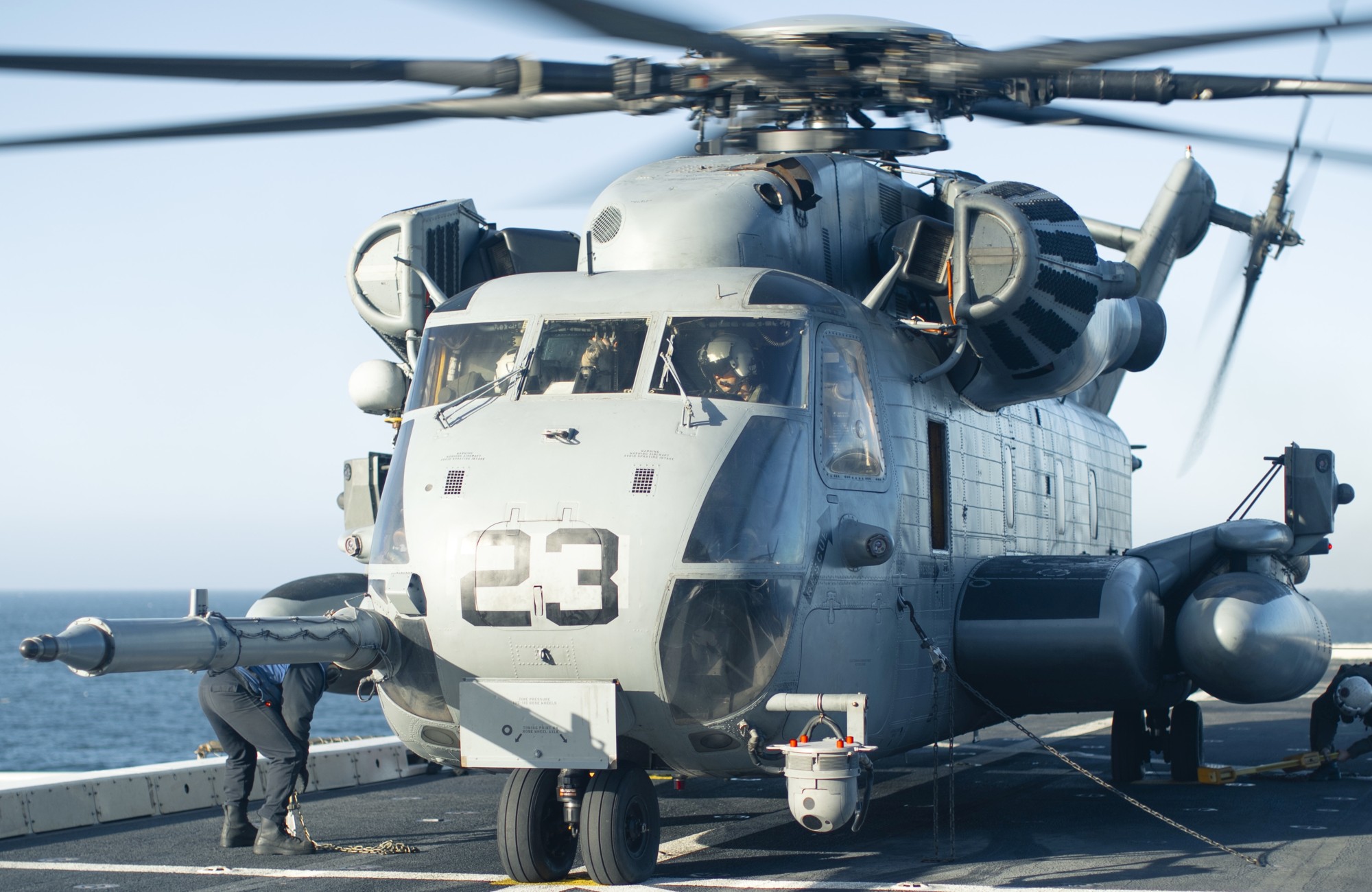 hmh-462 heavy haulers ch-53e super stallion marine heavy helicopter squadron lhd-2 uss essex 128