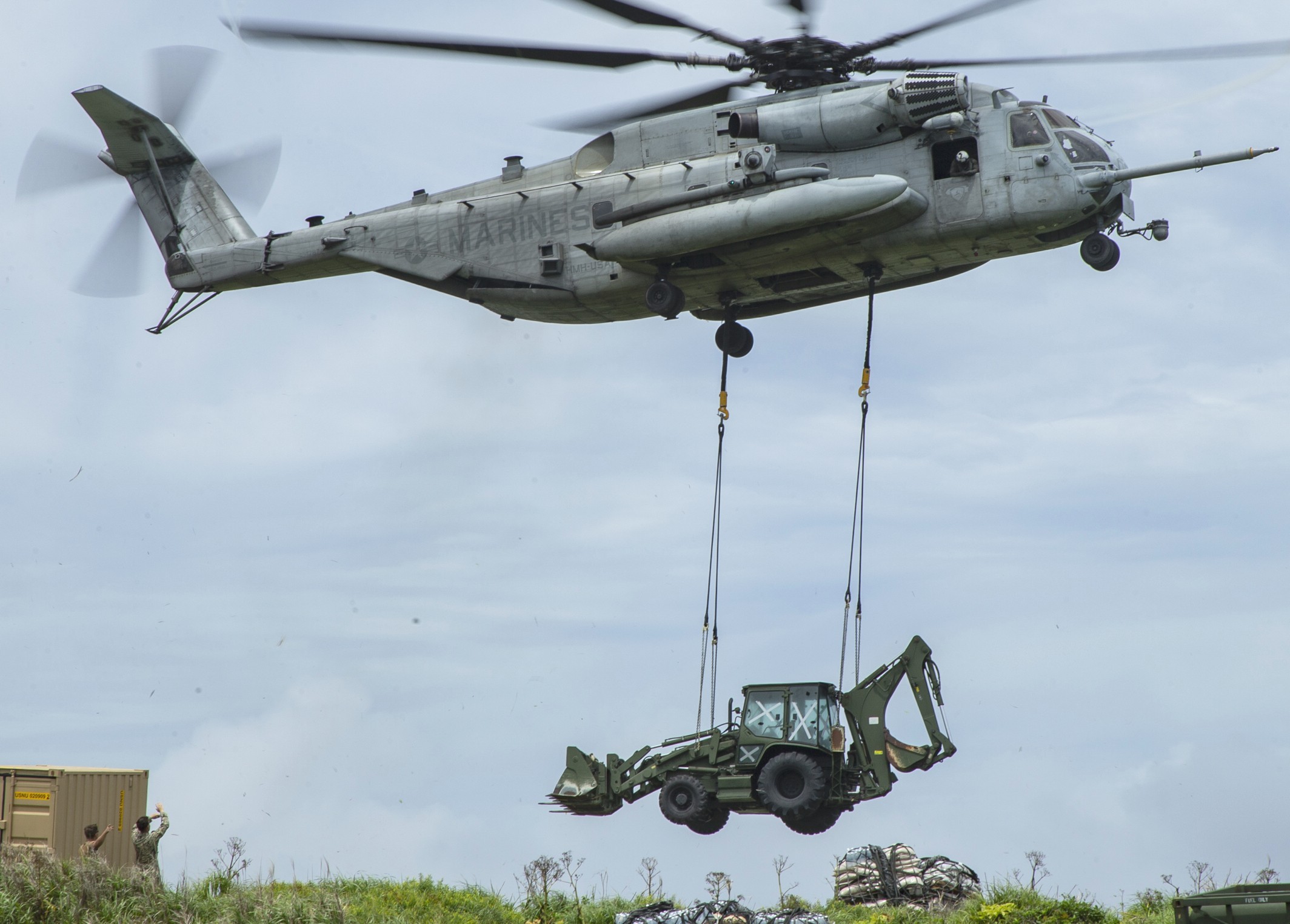 hmh-462 heavy haulers ch-53e super stallion marine heavy helicopter squadron 130