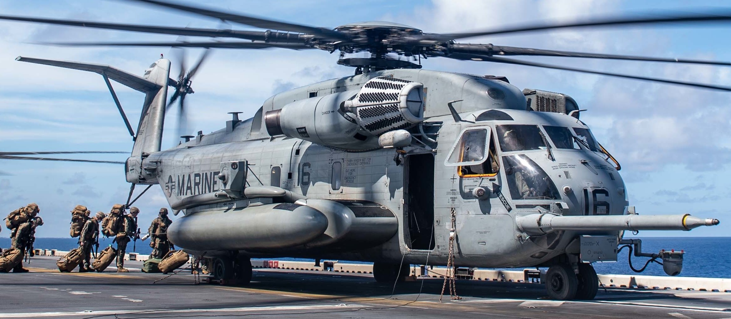 hmh-462 heavy haulers ch-53e super stallion marine heavy helicopter squadron mcas miramar california 136x