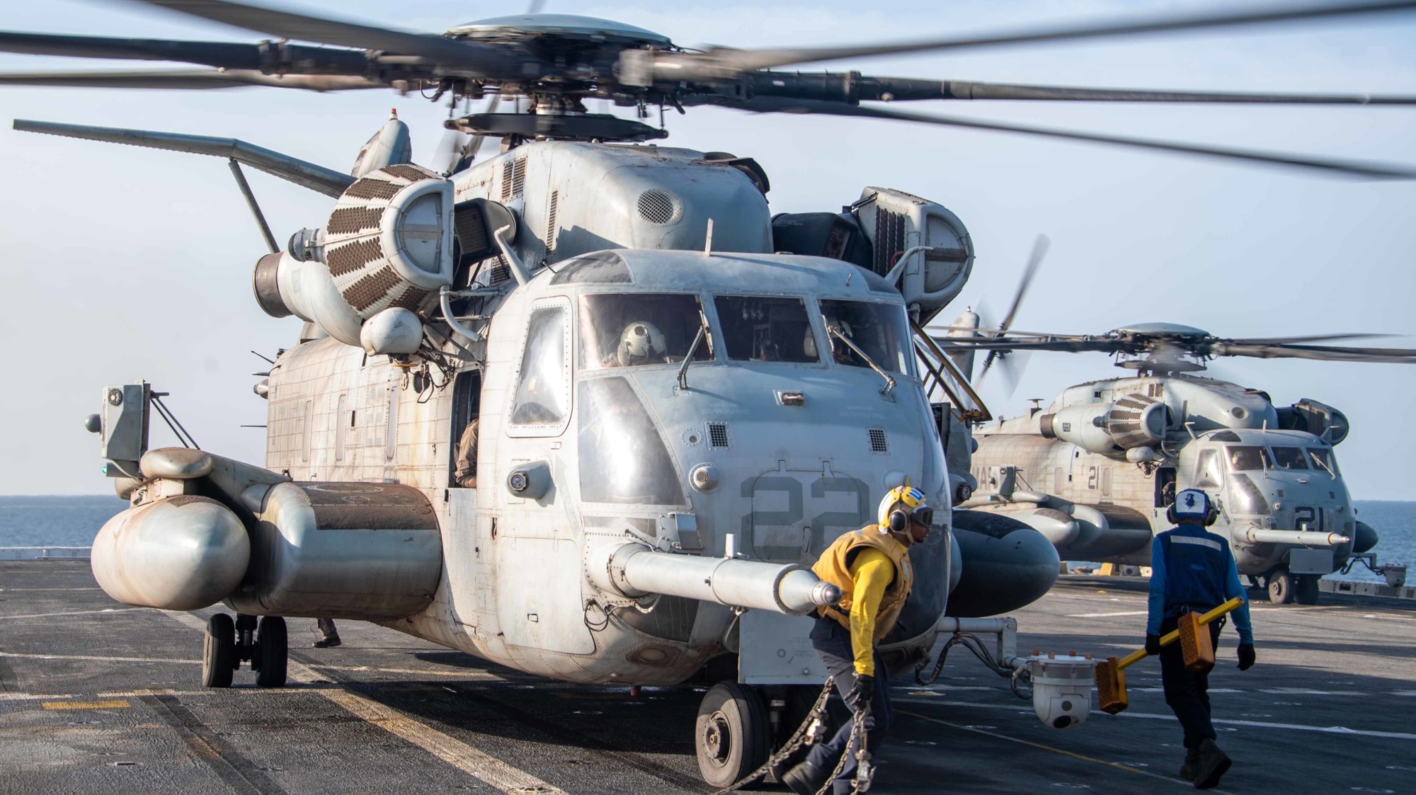 hmh-462 heavy haulers ch-53e super stallion marine heavy helicopter squadron 145