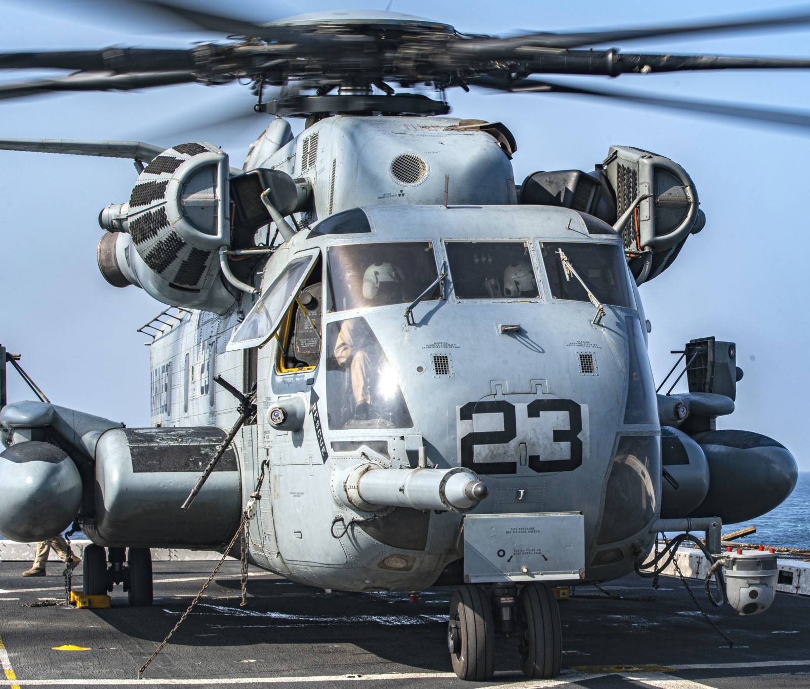 hmh-462 heavy haulers ch-53e super stallion marine heavy helicopter squadron 148