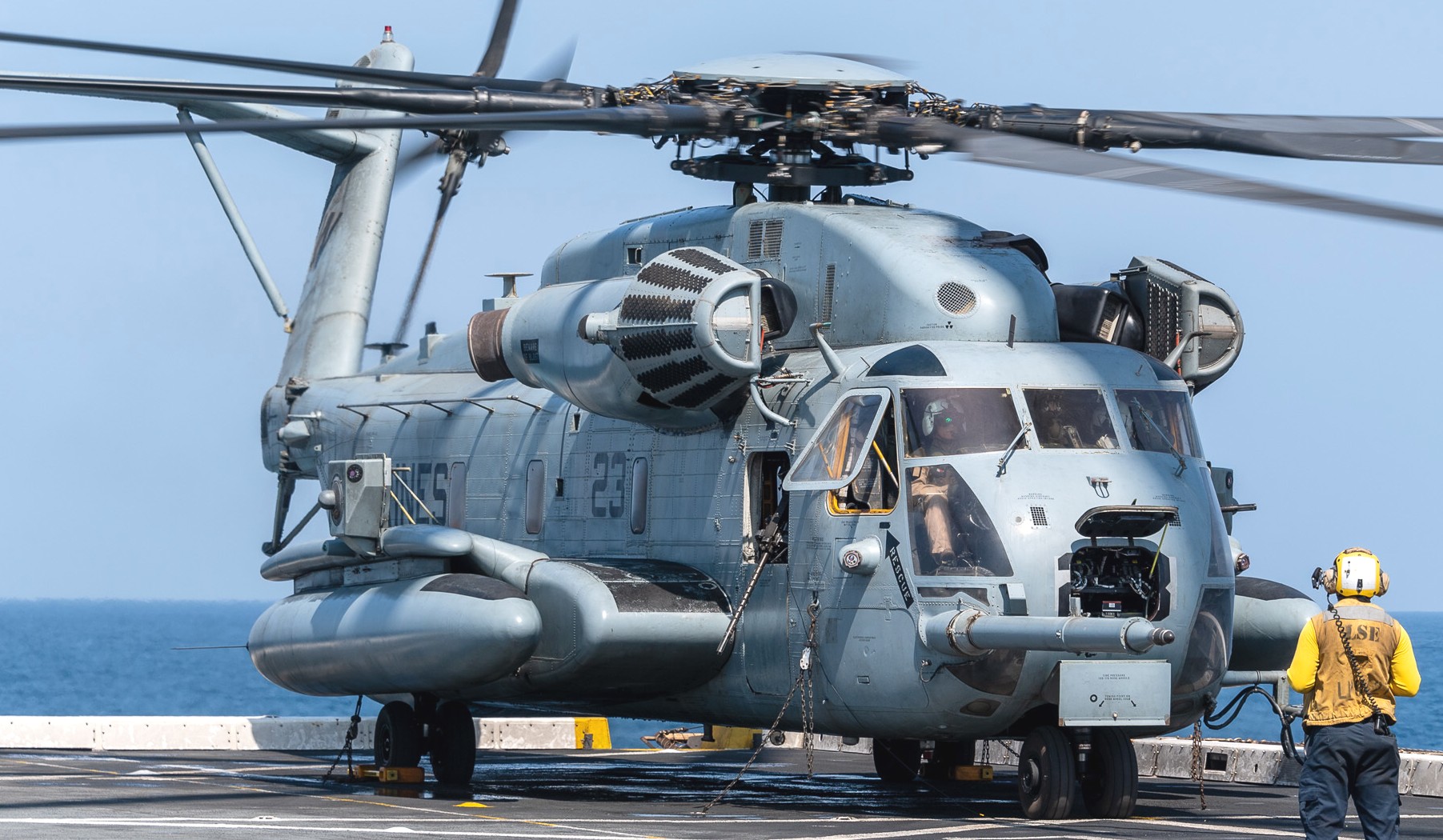 hmh-462 heavy haulers ch-53e super stallion marine heavy helicopter squadron 149