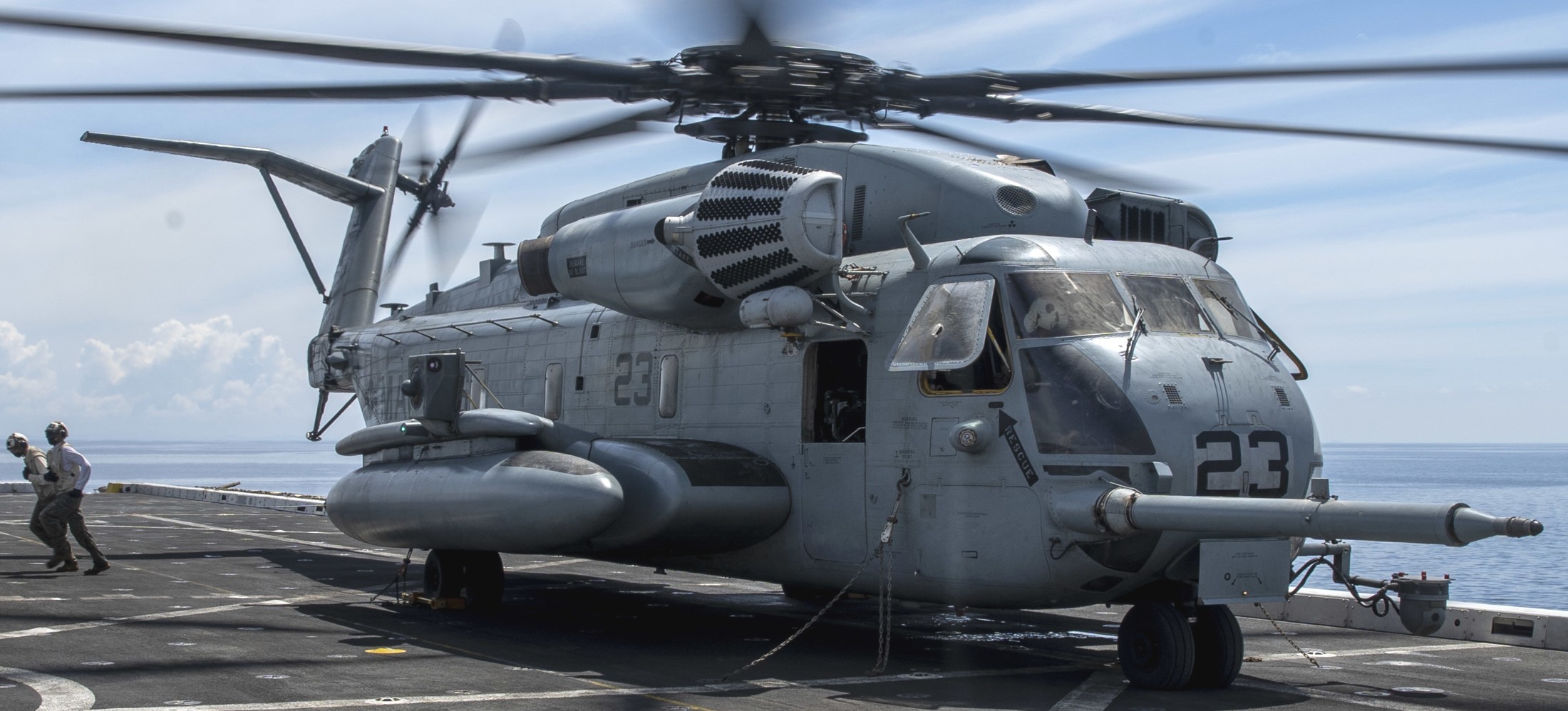 hmh-462 heavy haulers ch-53e super stallion marine heavy helicopter squadron lpd-27 uss portland 153