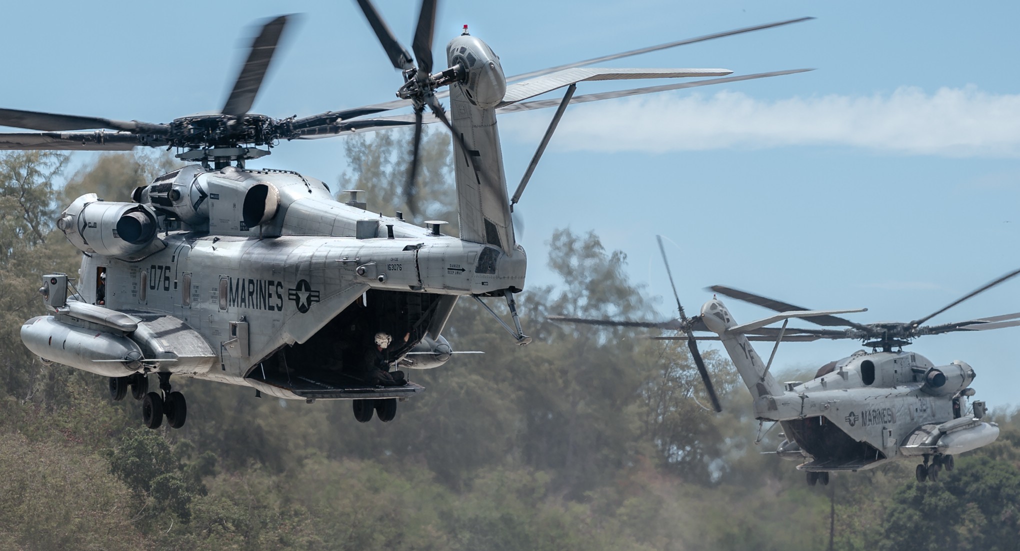 hmh-462 heavy haulers ch-53e super stallion marine heavy helicopter squadron bellows air force station hawaii 158