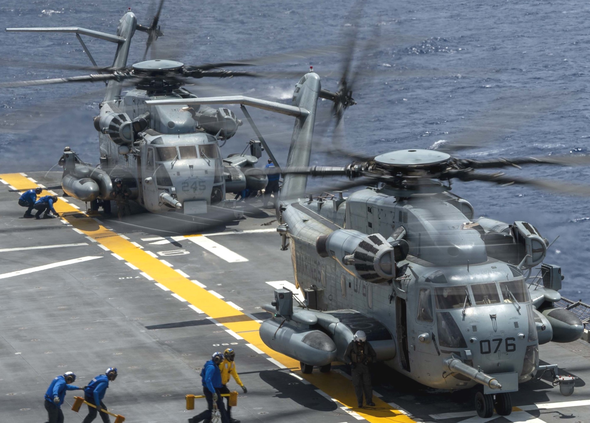 hmh-462 heavy haulers ch-53e super stallion marine heavy helicopter squadron lhd-2 uss essex 159