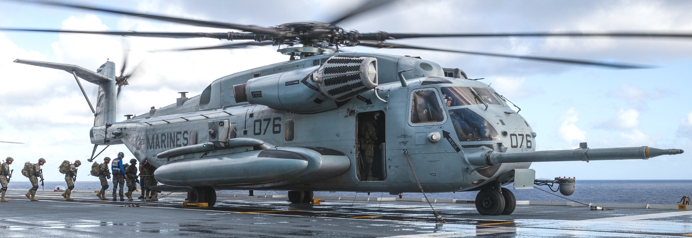 hmh-462 heavy haulers ch-53e super stallion marine heavy helicopter squadron l02 hmas canberra 162