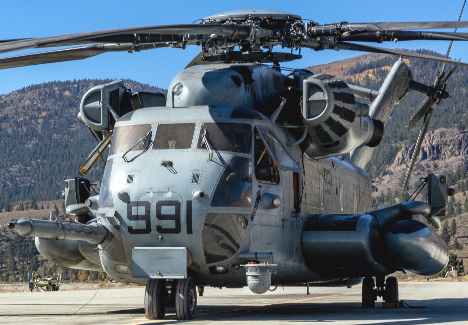 hmh-462 heavy haulers ch-53e super stallion marine heavy helicopter squadron 164