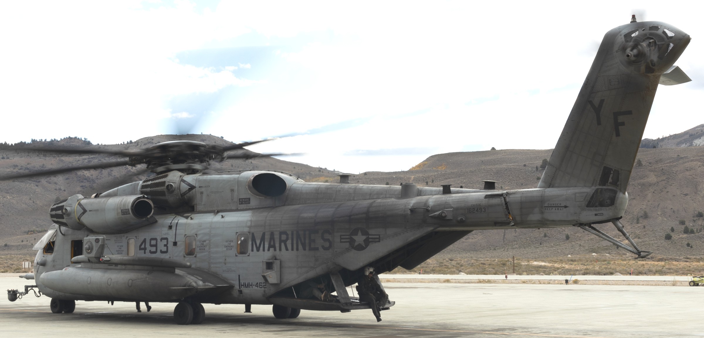 hmh-462 heavy haulers ch-53e super stallion marine heavy helicopter squadron mcmwtc california 165