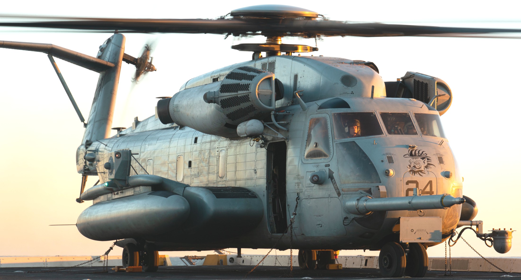 hmh-462 heavy haulers ch-53e super stallion marine heavy helicopter squadron 166