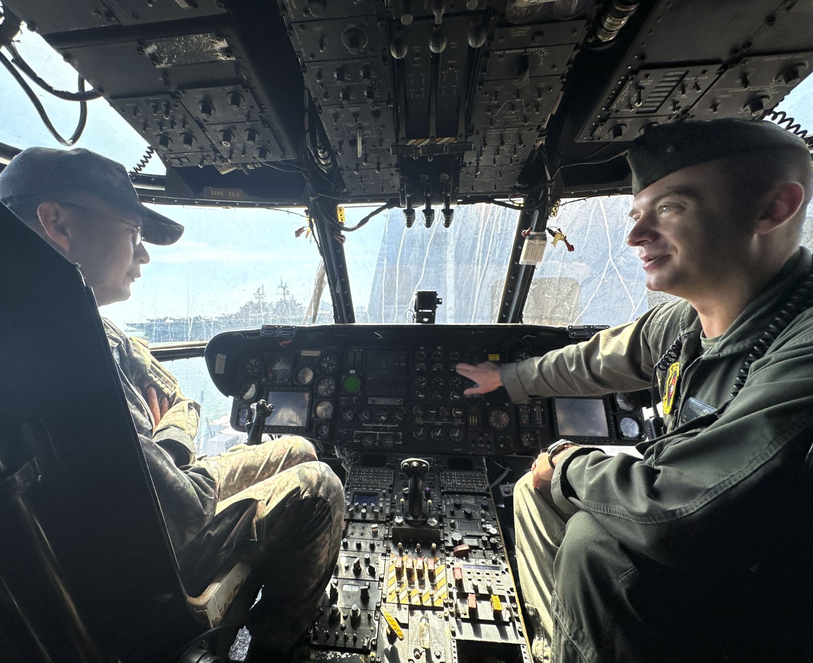 hmh-462 heavy haulers ch-53e super stallion marine heavy helicopter squadron usmc cockpit view 169