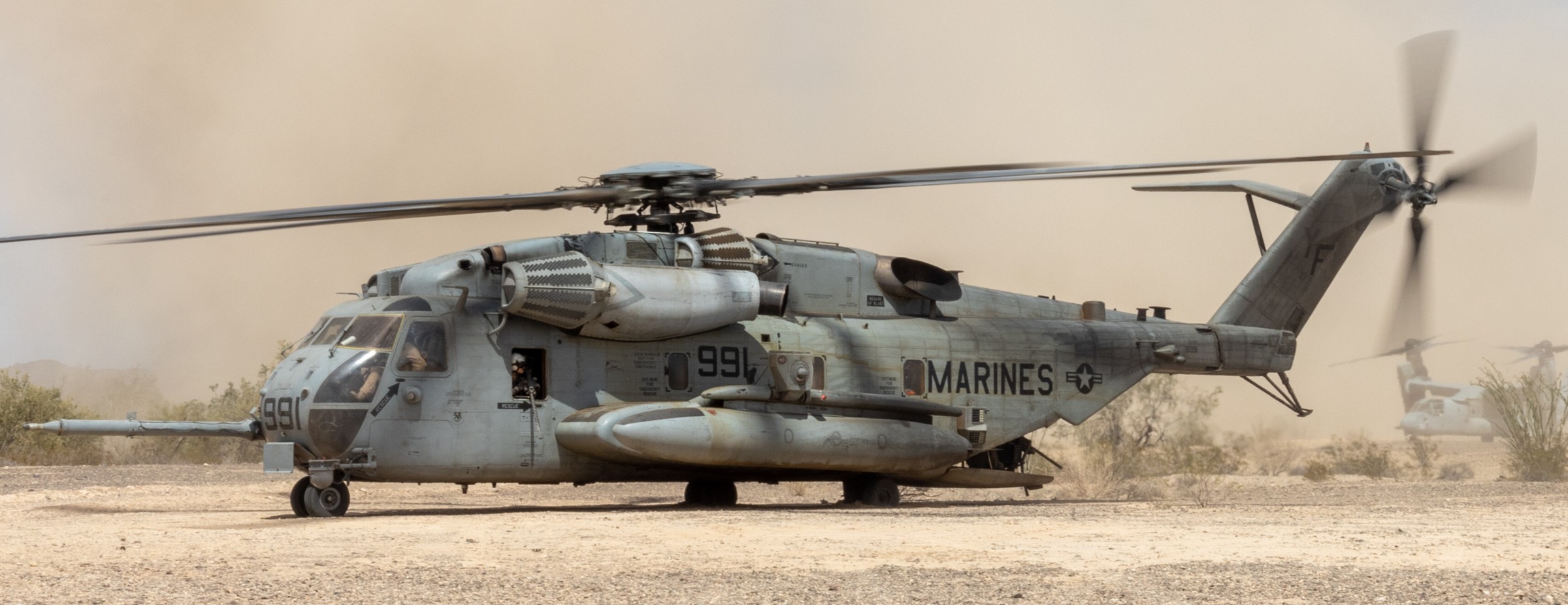 hmh-462 heavy haulers ch-53e super stallion marine heavy helicopter squadron chocolate mountain gunnery range 170