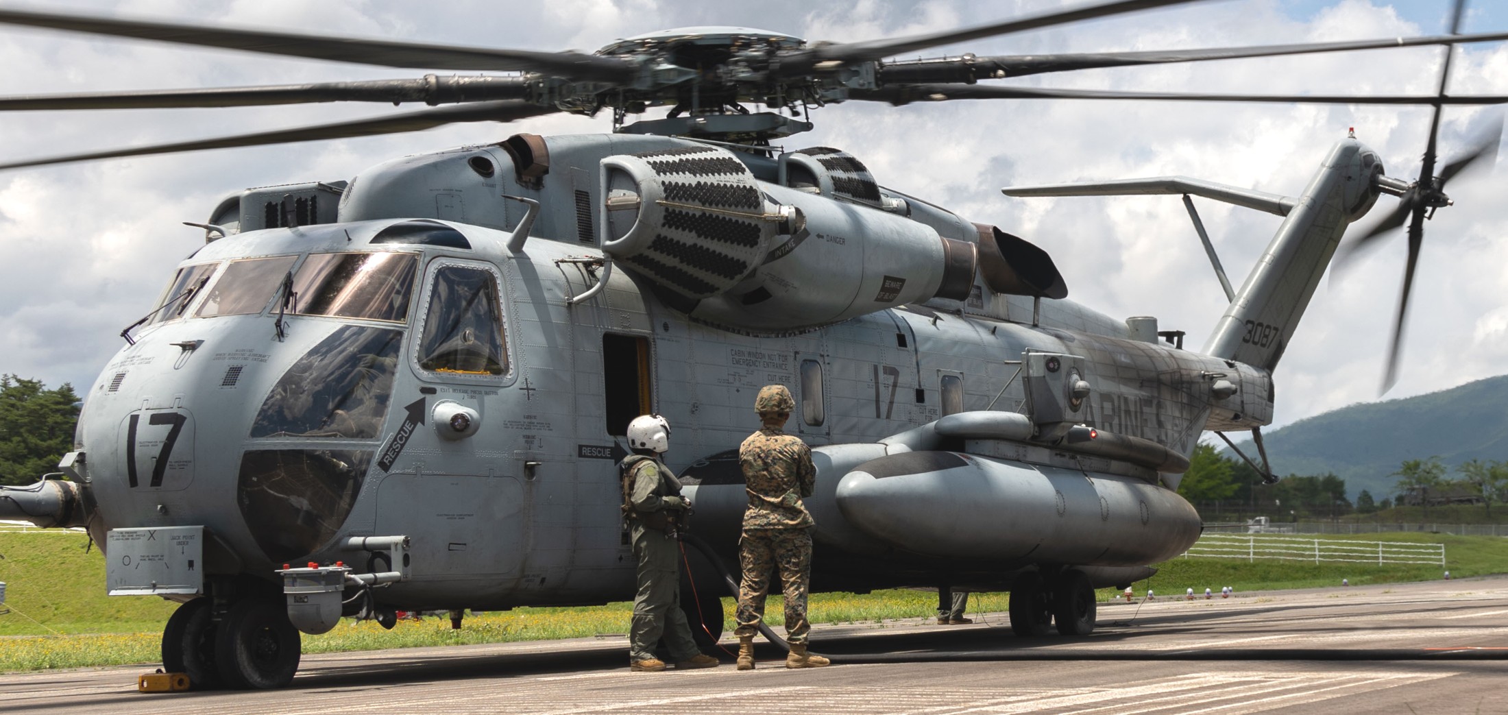 hmh-462 heavy haulers ch-53e super stallion marine heavy helicopter squadron usmc camp fuji japan 175