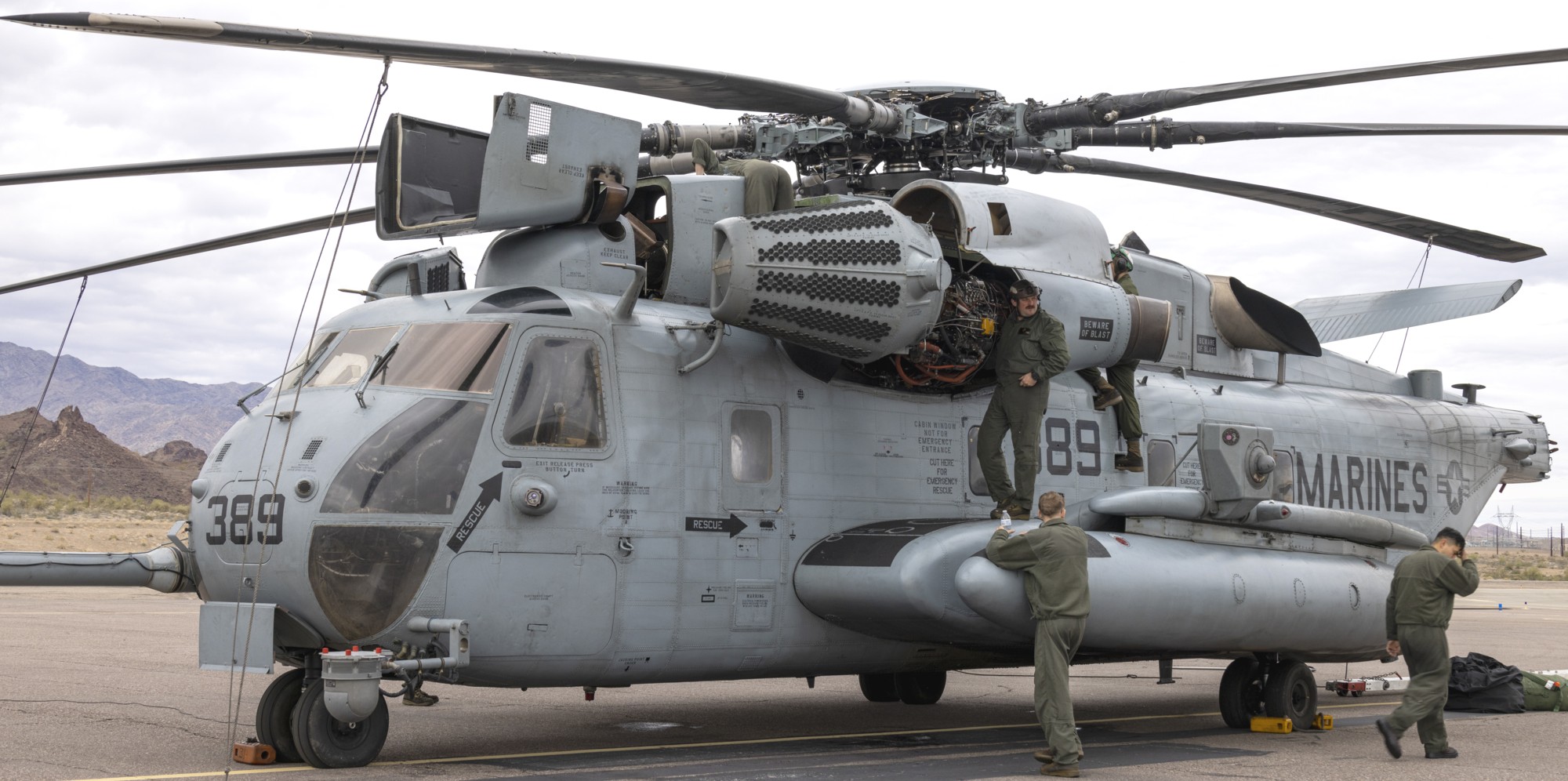 hmh-462 heavy haulers ch-53e super stallion marine heavy helicopter squadron usmc lake havasu city arizona 178