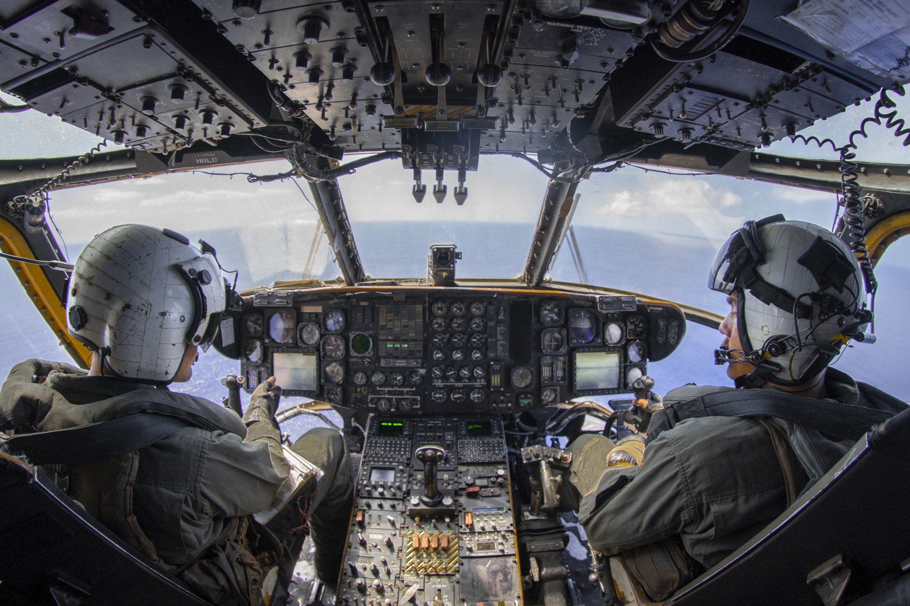 hmh-462 heavy haulers ch-53e super stallion marine heavy helicopter squadron cockpit 179