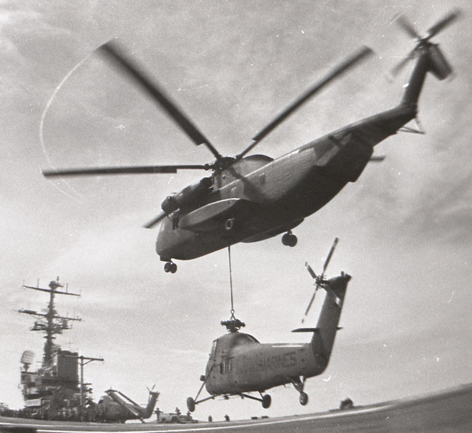 hmh-463 pegasus ch-53a sea stallion marine heavy helicopter squadron usmc lph-10 uss tripoli vietnam 02