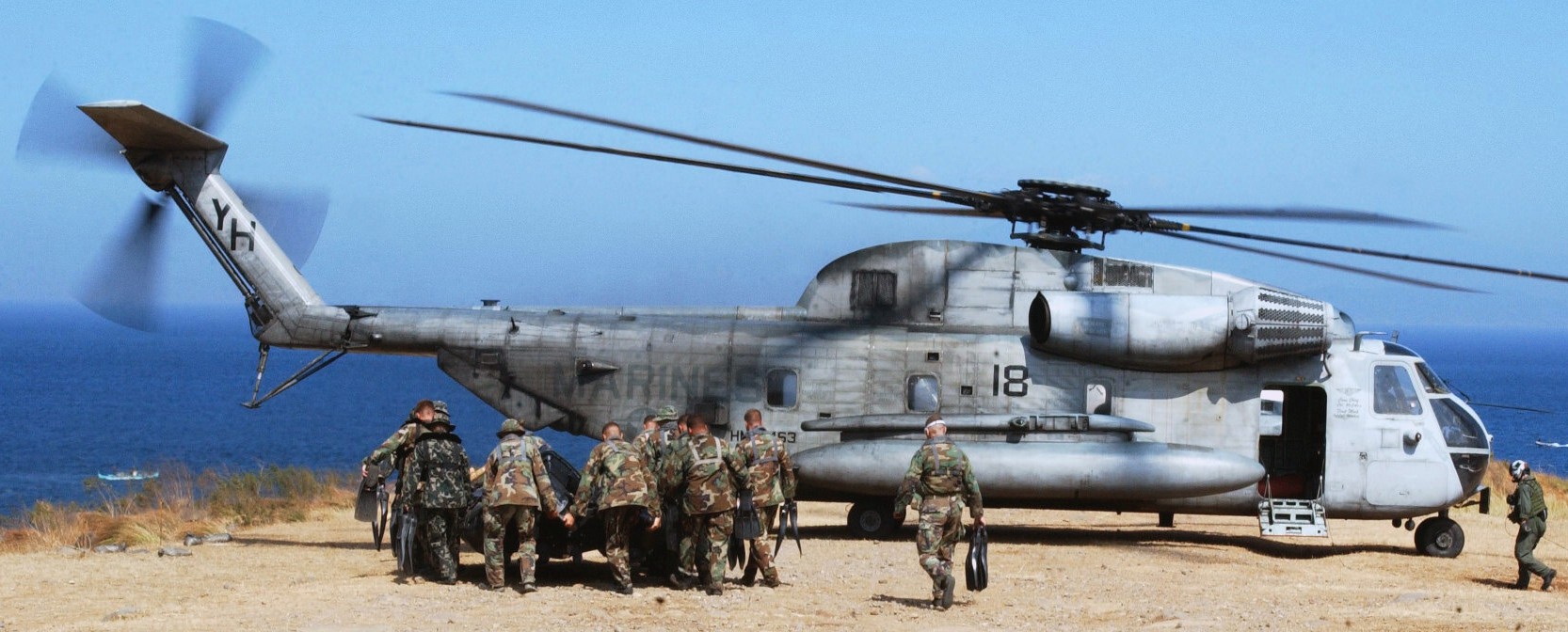 hmh-463 pegasus ch-53d sea stallion marine heavy helicopter squadron usmc philippines 20