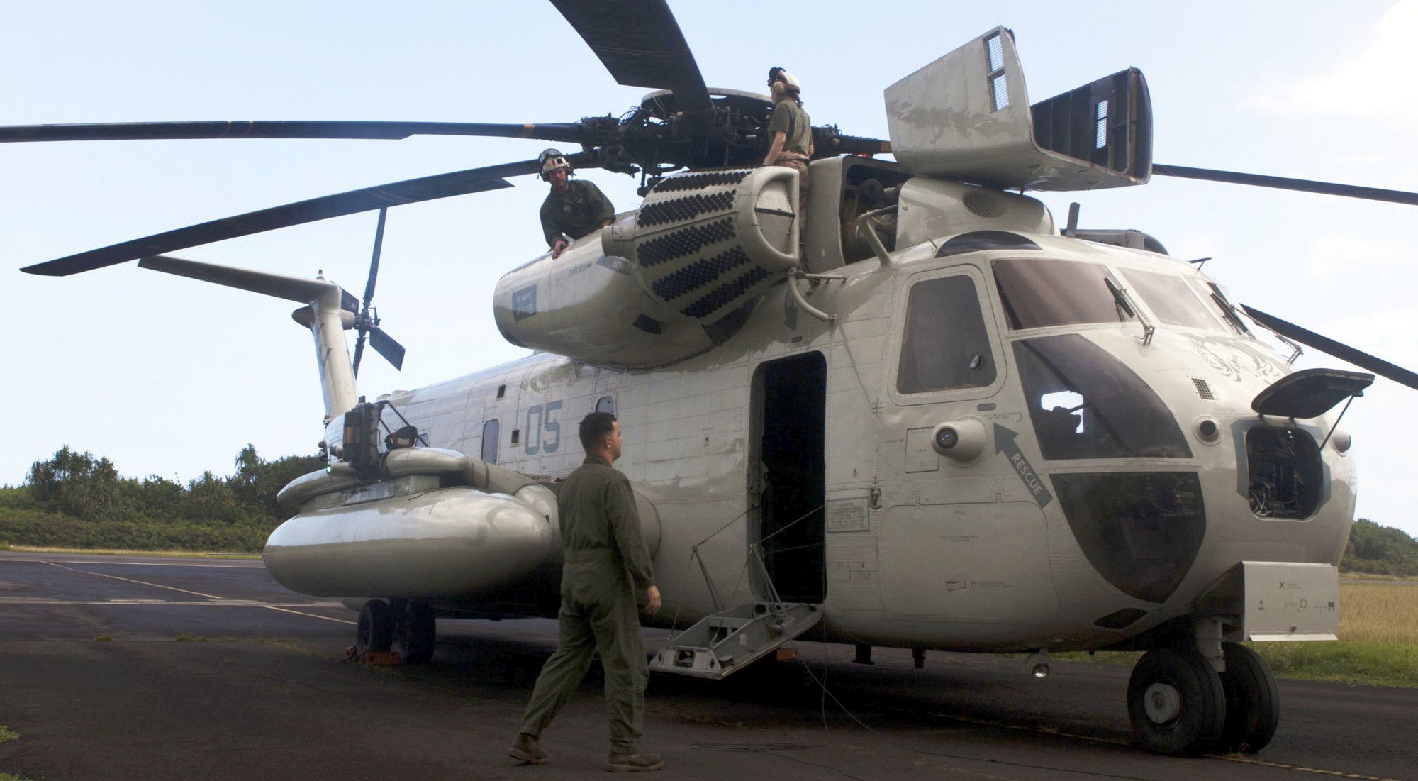 hmh-463 pegasus ch-53d sea stallion marine heavy helicopter squadron usmc maui hawaii 35