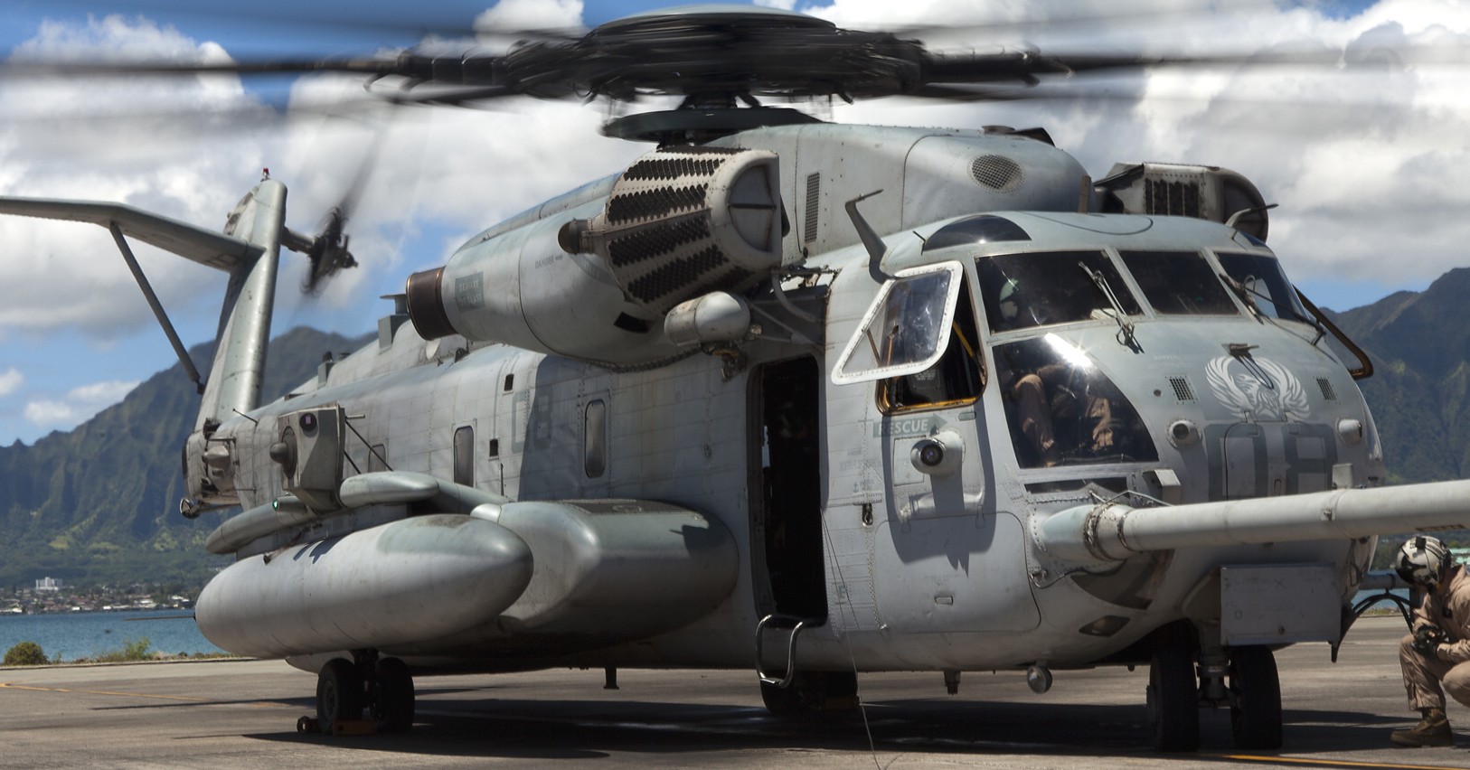 hmh-463 pegasus ch-53e super stallion marine heavy helicopter squadron usmc mcb hawaii kaneohe bay 48