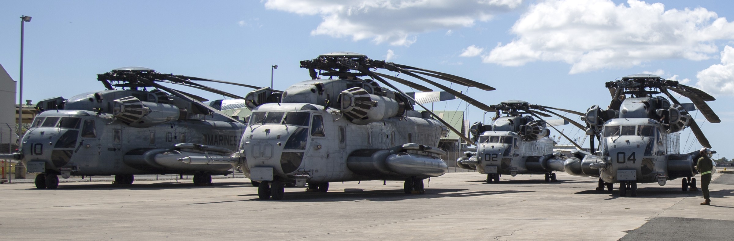 hmh-463 pegasus ch-53e super stallion marine heavy helicopter squadron joint base pearl harbor-hickam hawaii 137 