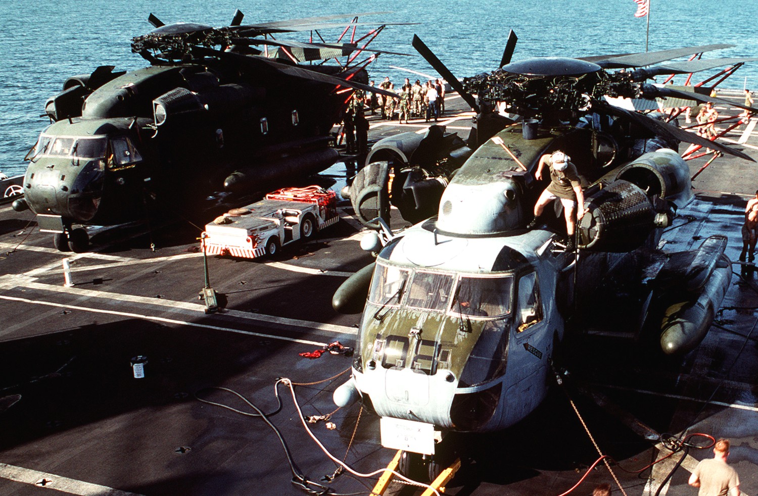 hmh-464 condors ch-53e super stallion marine heavy helicopter squadron desert shield lpd-1 uss raleigh 05