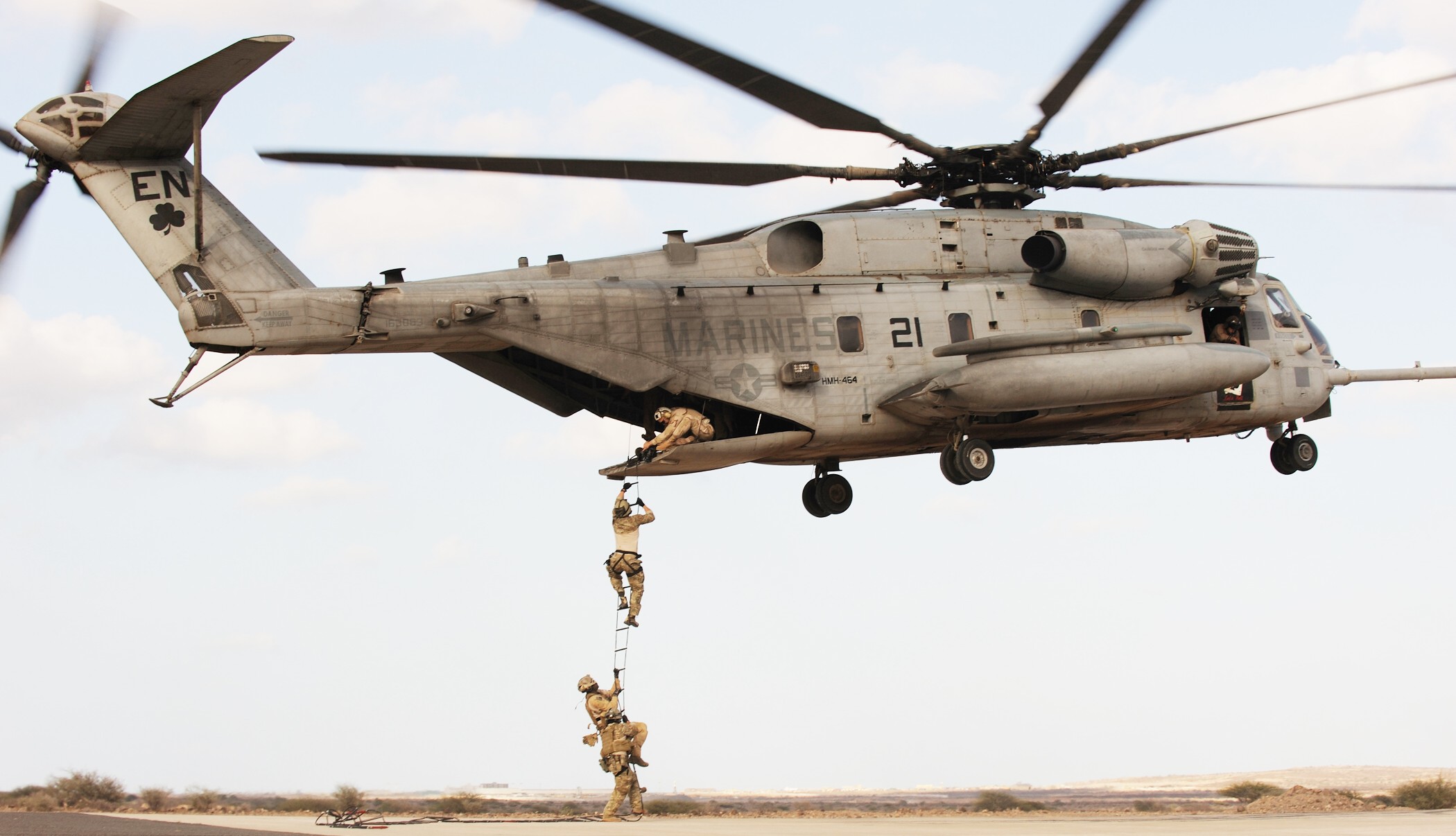 hmh-464 condors ch-53e super stallion marine heavy helicopter squadron djibouti 2010