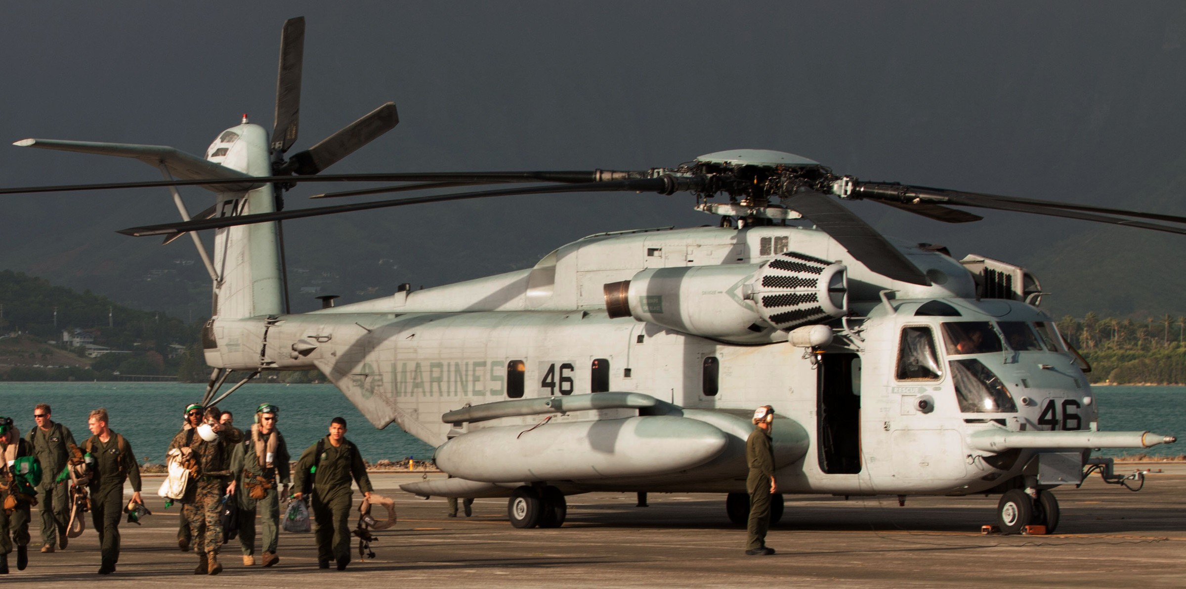 hmh-464 condors ch-53e super stallion marine heavy helicopter squadron mcas kaneohe bay hawaii 56