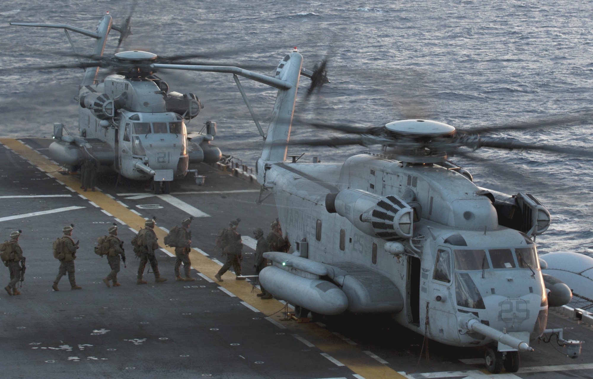 hmh-464 condors ch-53e super stallion marine heavy helicopter squadron 67