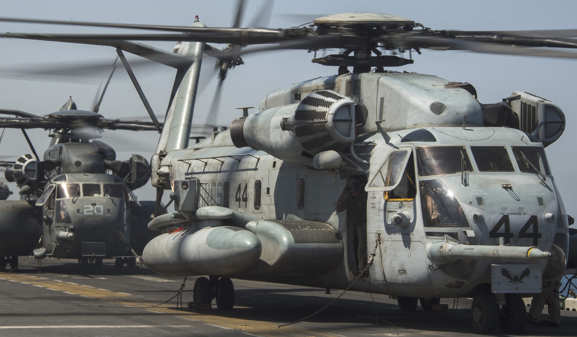 hmh-464 condors ch-53e super stallion marine heavy helicopter squadron lhd-5 uss bataan 75