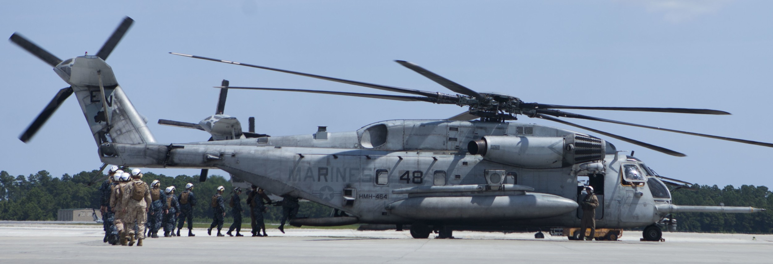 hmh-464 condors ch-53e super stallion marine heavy helicopter squadron camp lejeune 81