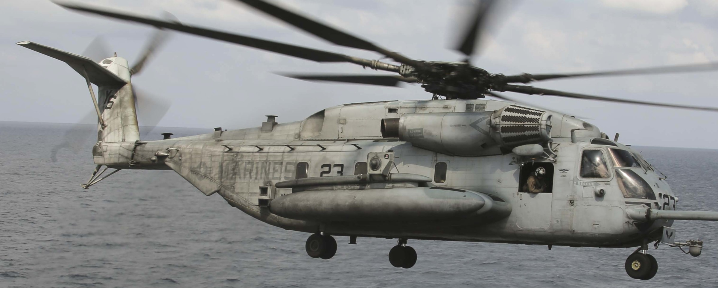 hmh-464 condors ch-53e super stallion marine heavy helicopter squadron uss arlington 2015