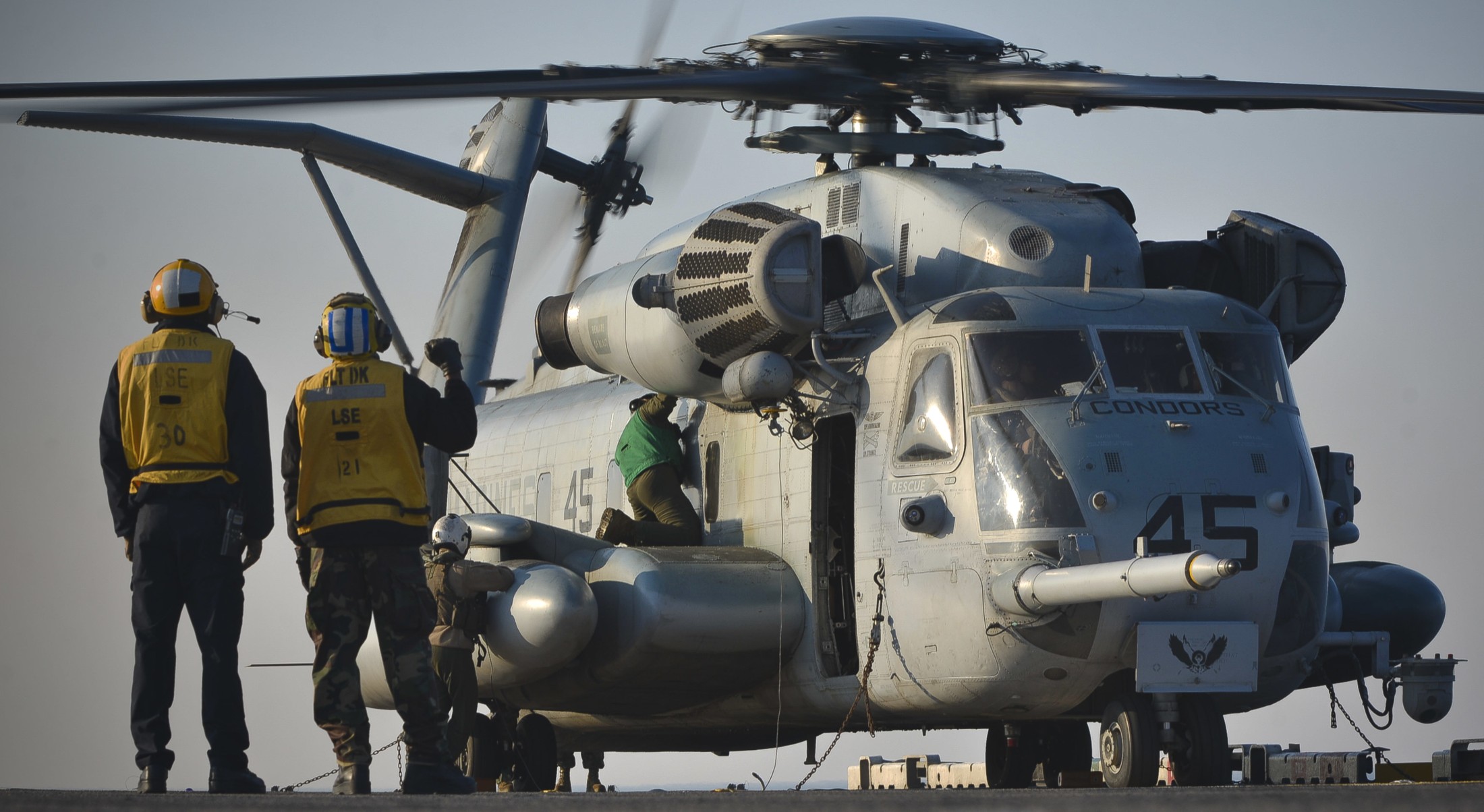 hmh-464 condors ch-53e super stallion marine heavy helicopter squadron lhd-7 uss iwo jima 2016