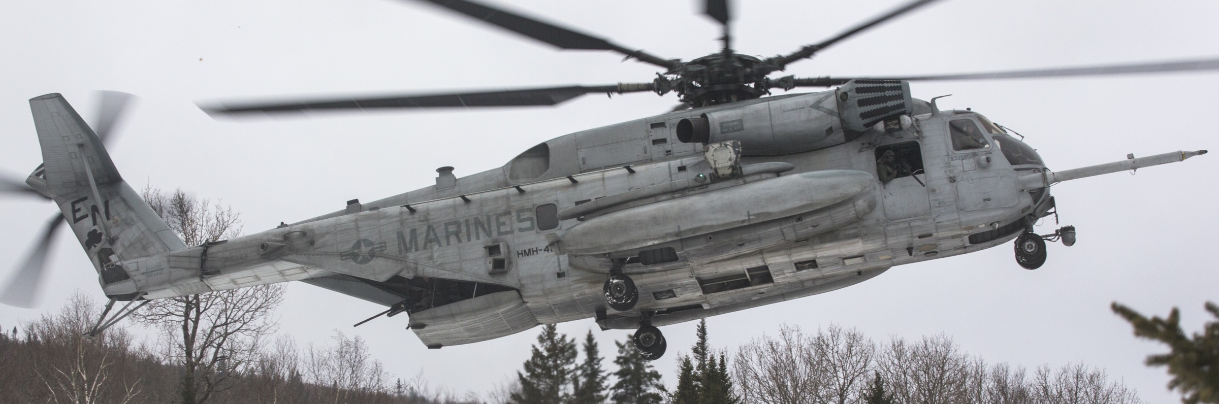 hmh-464 condors ch-53e super stallion marine heavy helicopter squadron brunswick maine cold weather training 2017