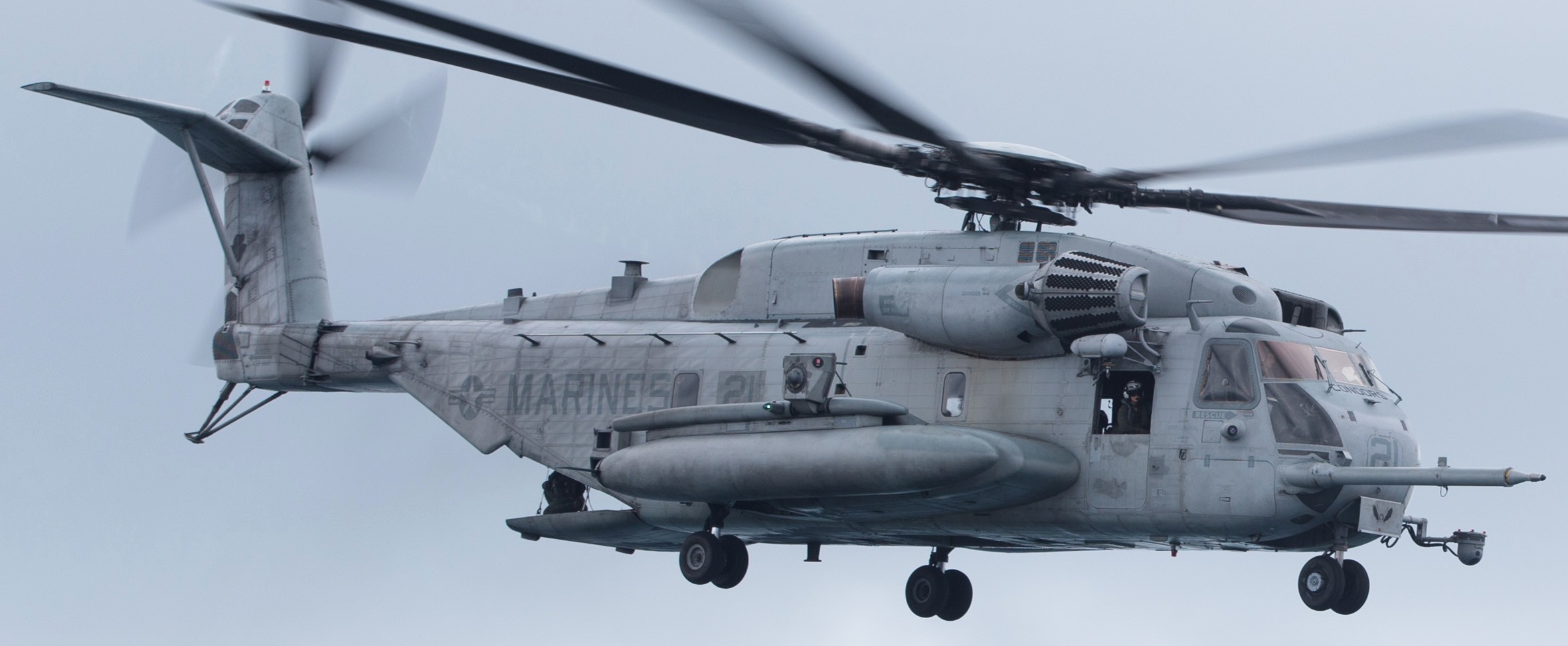 hmh-464 condors ch-53e super stallion marine heavy helicopter squadron uss kearsarge hurricane irma 105