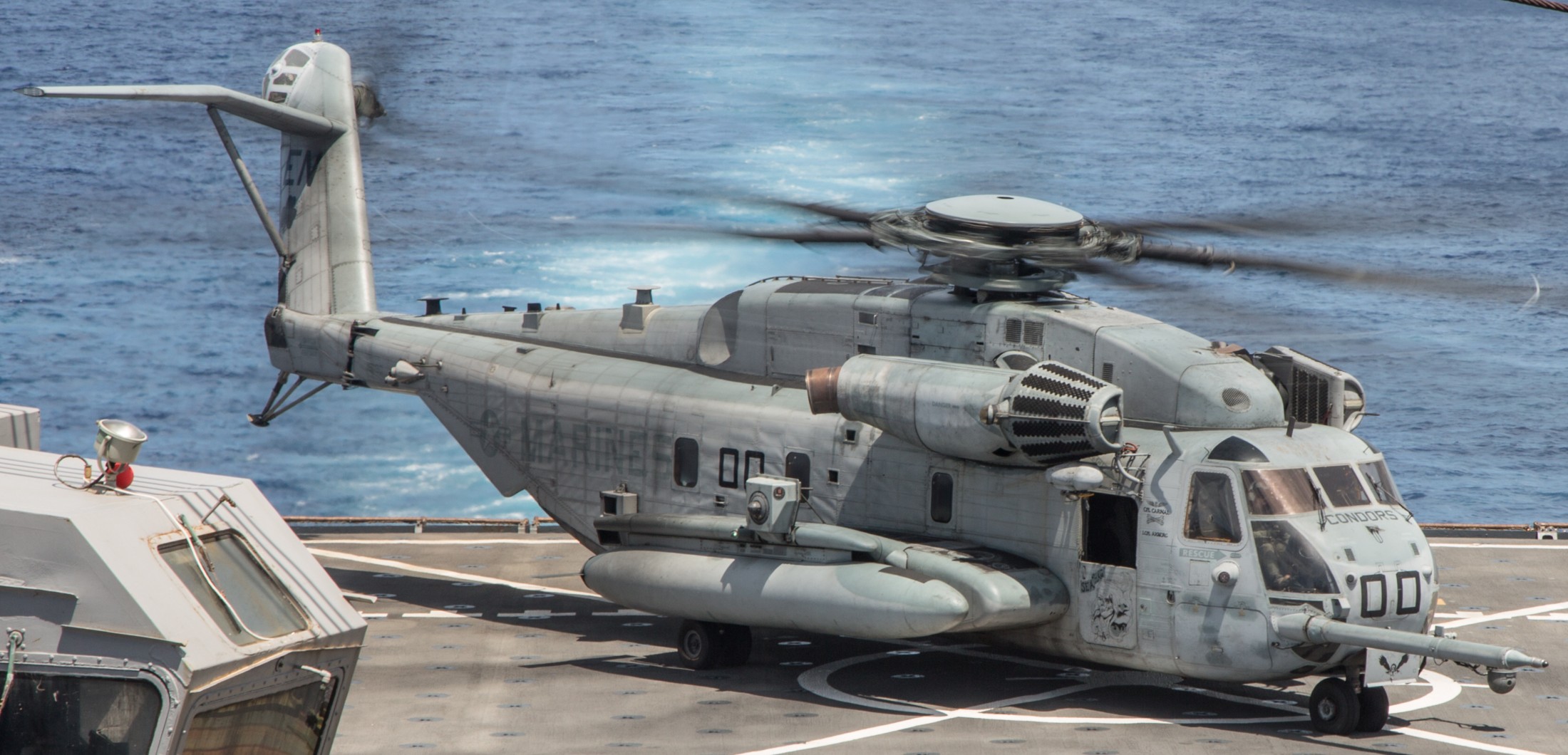 hmh-464 condors ch-53e super stallion marine heavy helicopter squadron lsd-50 uss carter hall 122