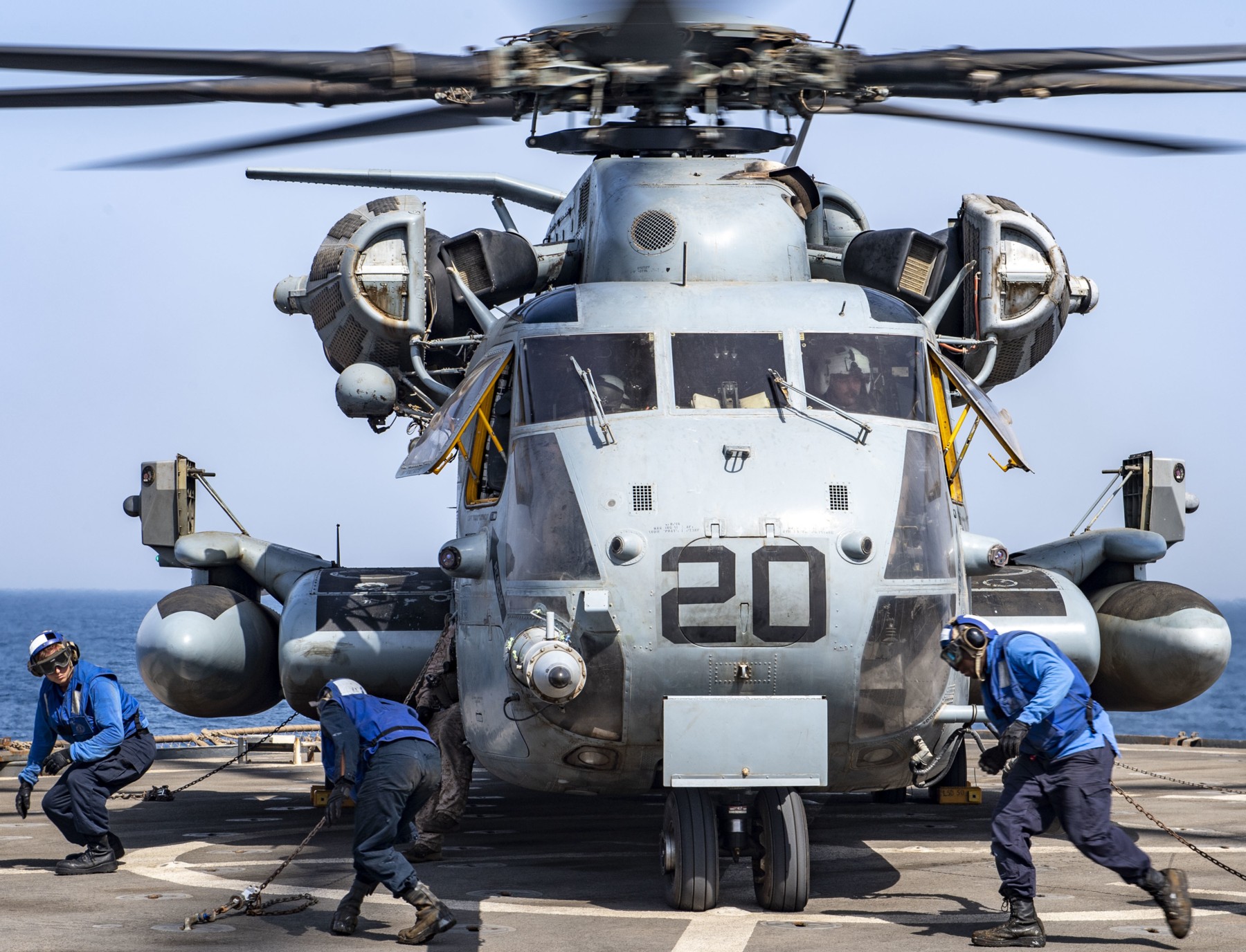 hmh-464 condors ch-53e super stallion marine heavy helicopter squadron 133