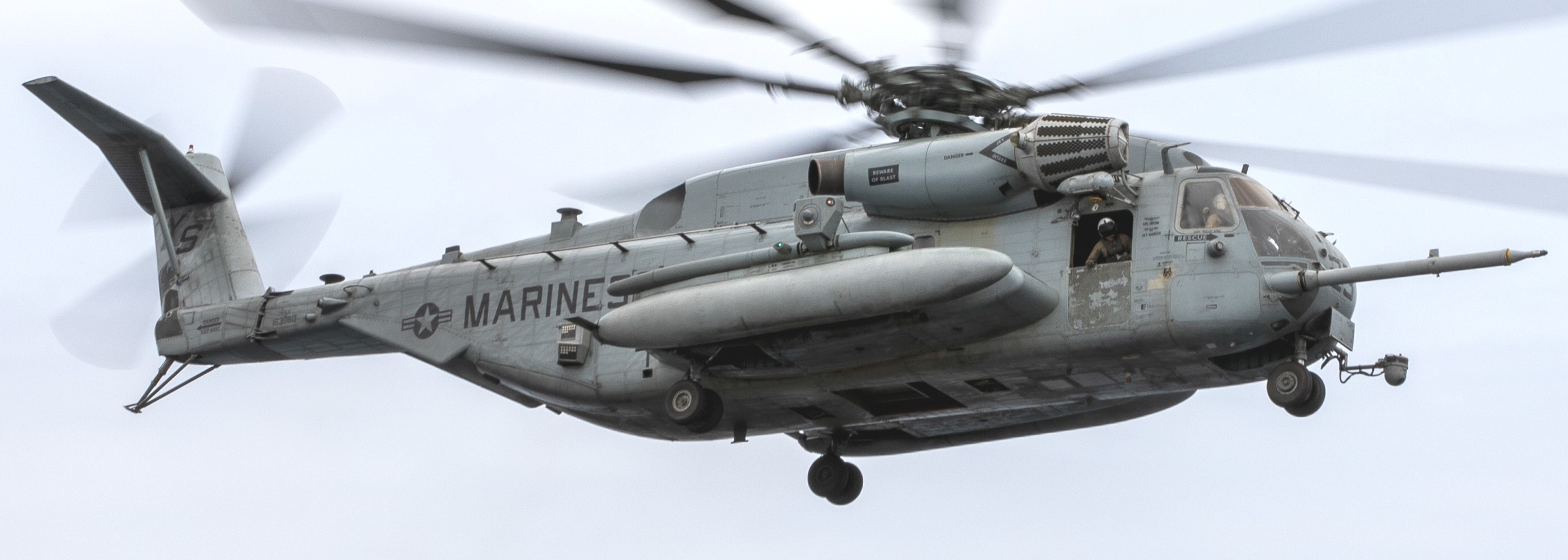 hmh-464 condors ch-53e super stallion marine heavy helicopter squadron uss iwo jima 134